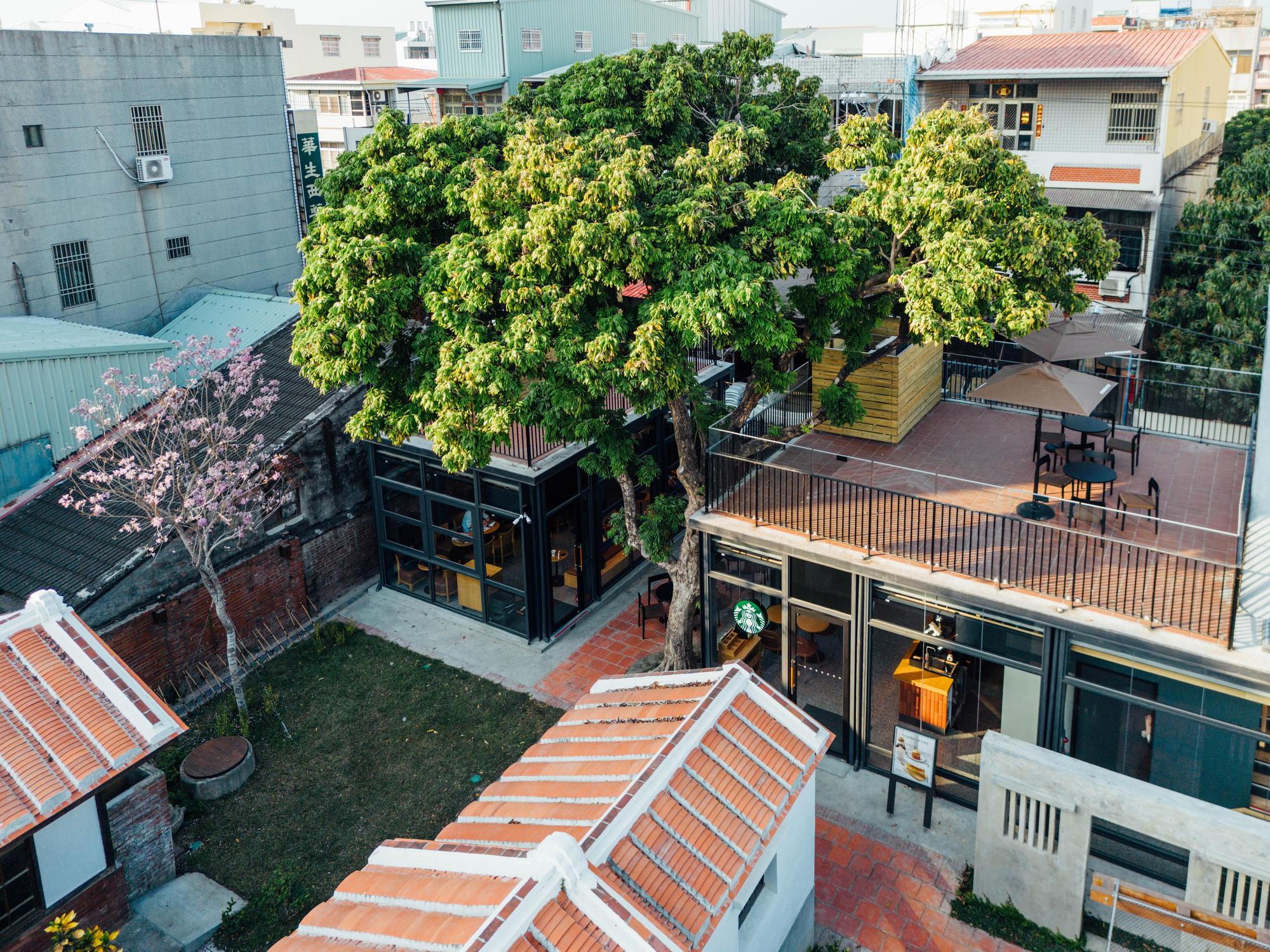 星巴克首間進駐嘉義縣定古蹟門市,嘉義新港門市2月盛大開幕。