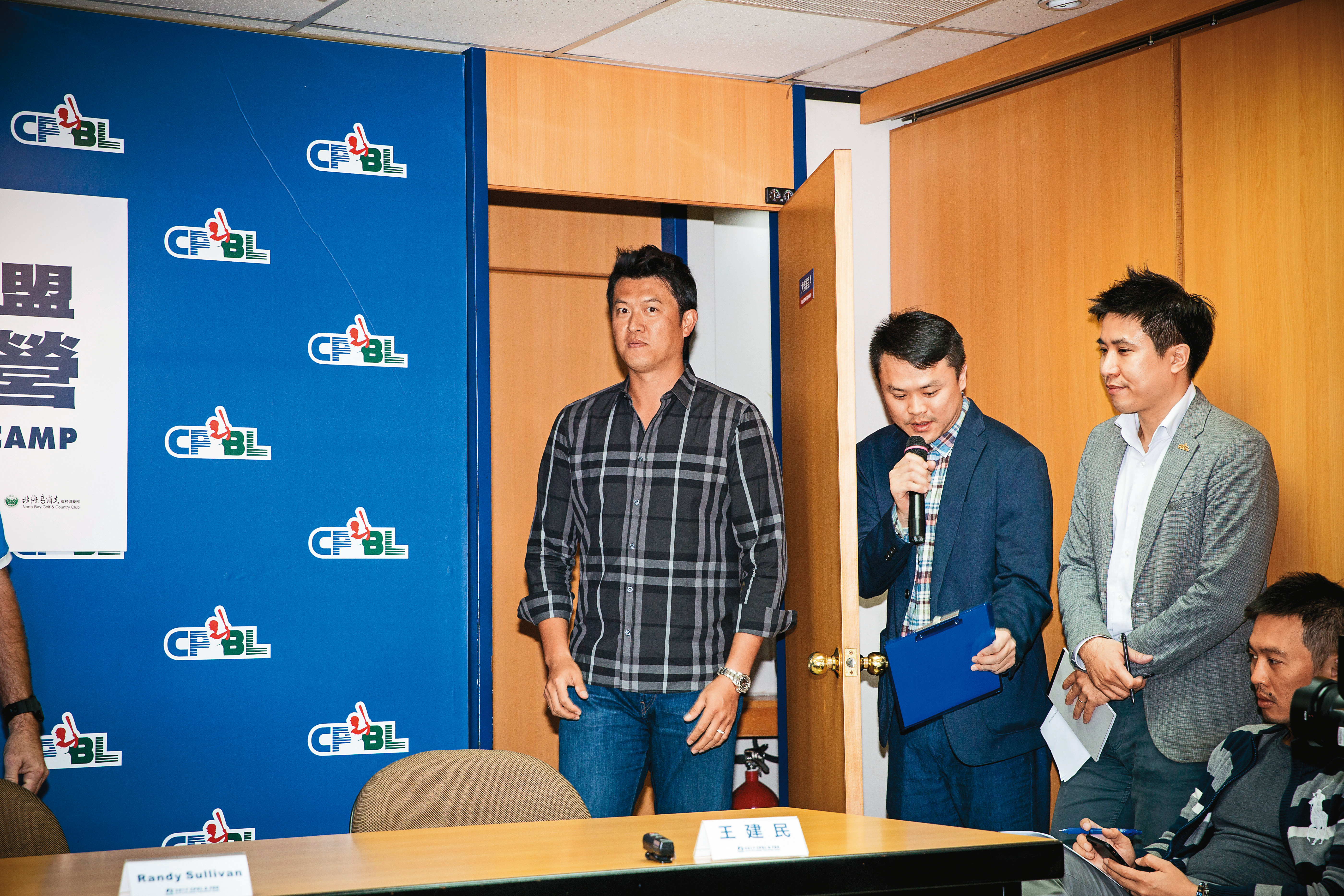 台灣之光王建民衰捲入醫美名醫的婚外情案，遭求償千萬元。