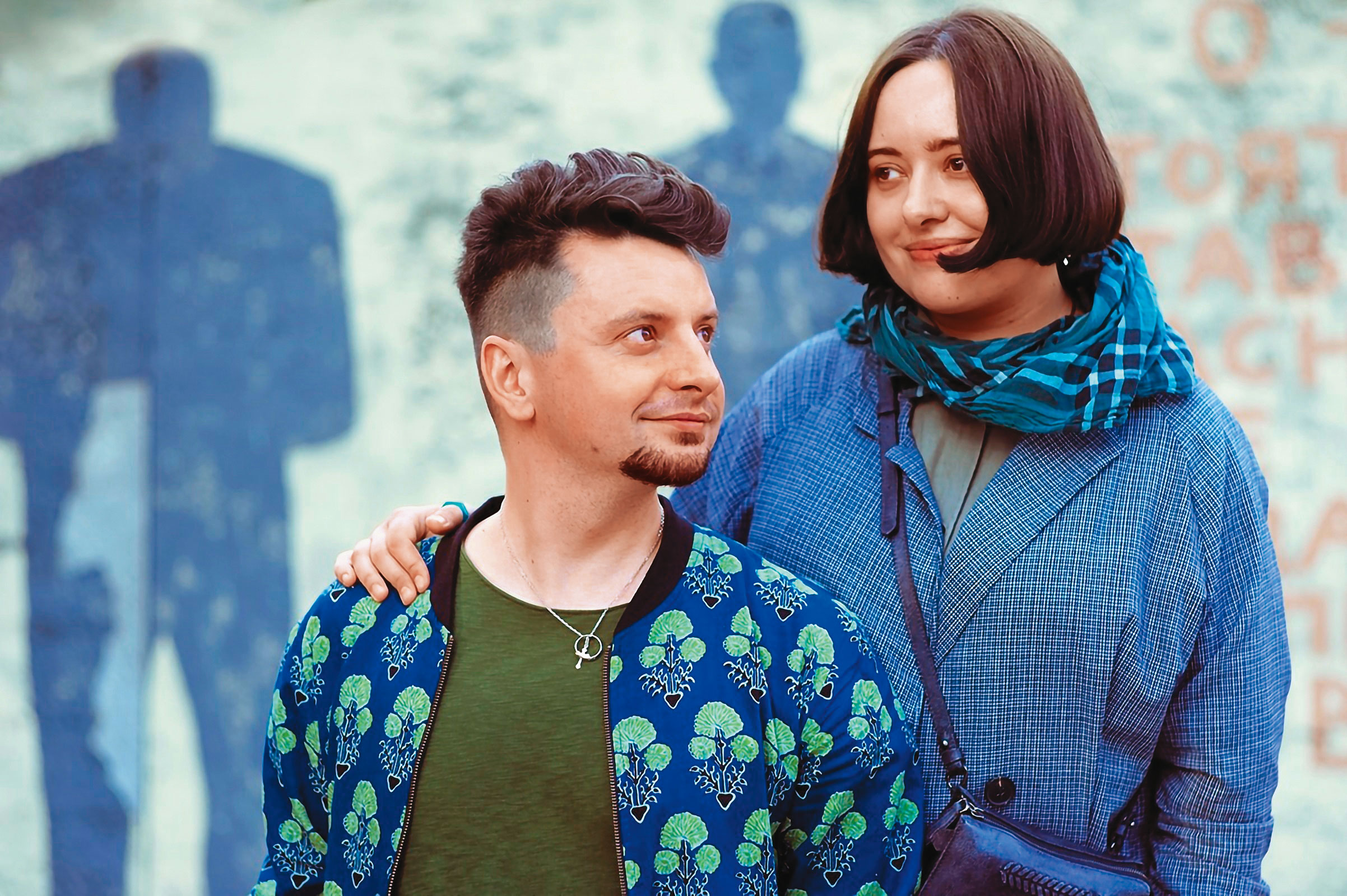 羅馬娜和安德瑞這些年也為許多反戰作品繪製插畫，包括海明威的《戰地春夢》等。（安德瑞提供）