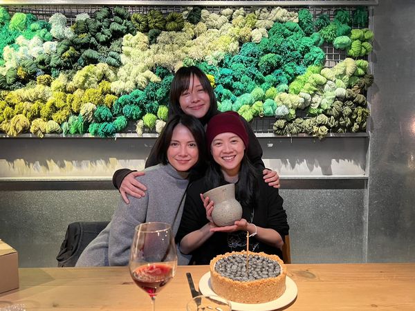 曾寶儀和李心潔、林嘉欣提前慶生。（翻攝自曾寶儀臉書）