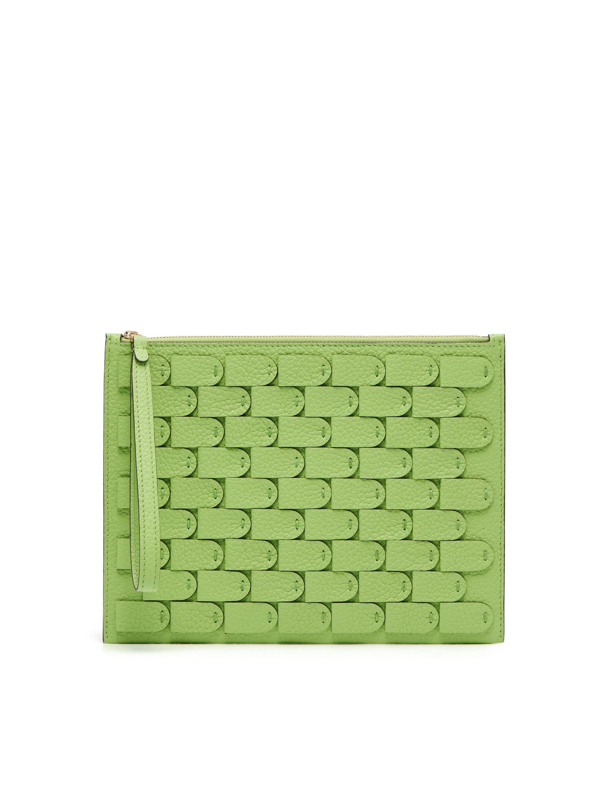 蘆薈綠Pin D Pouch PM Arsenal XL Taurillon Soft,NT$58,200。〈美之心提供〉
