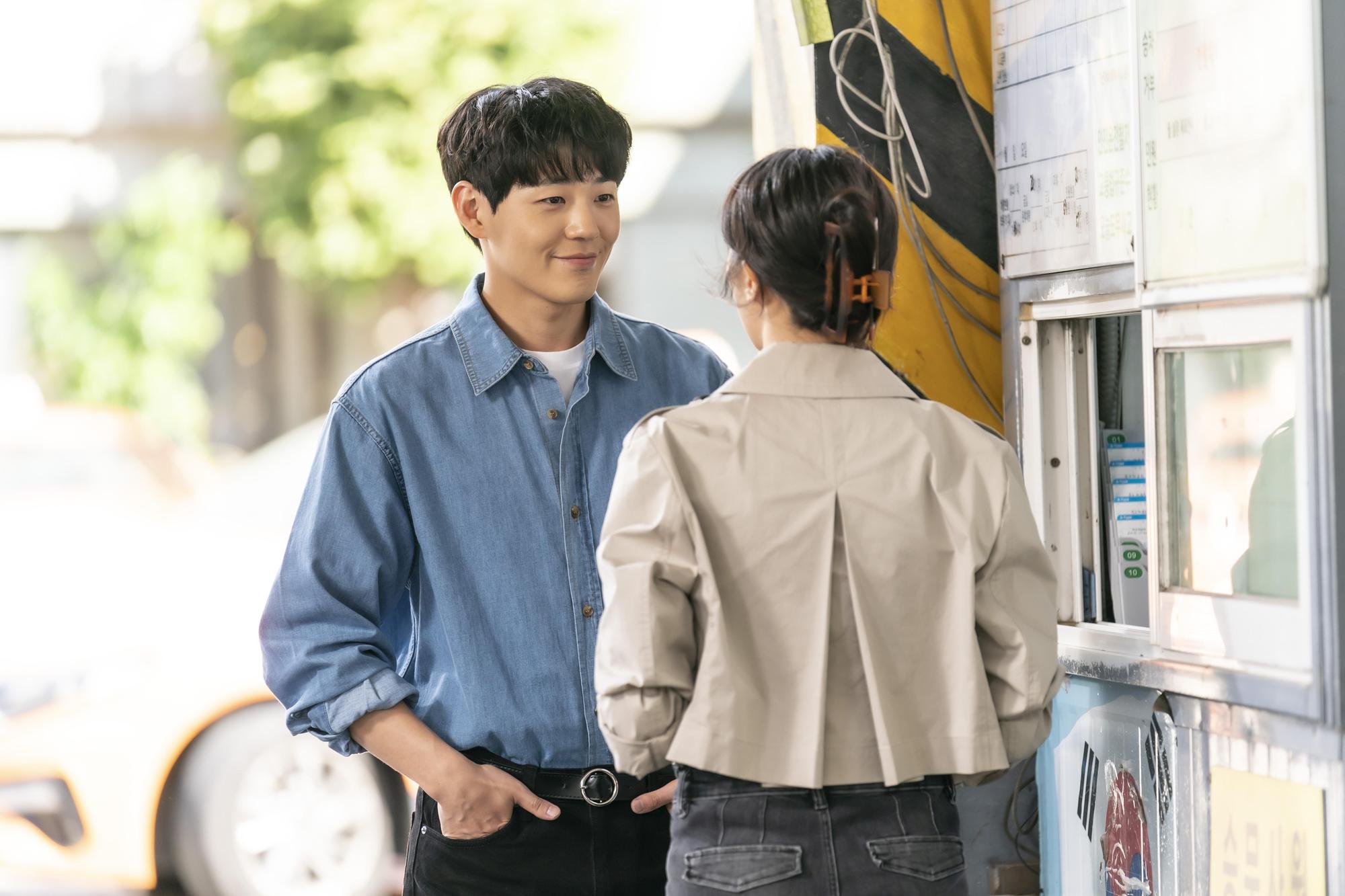 辛載夏(左)同時參與剛開播的《模範計程車2》演出。(friDay影音提供)