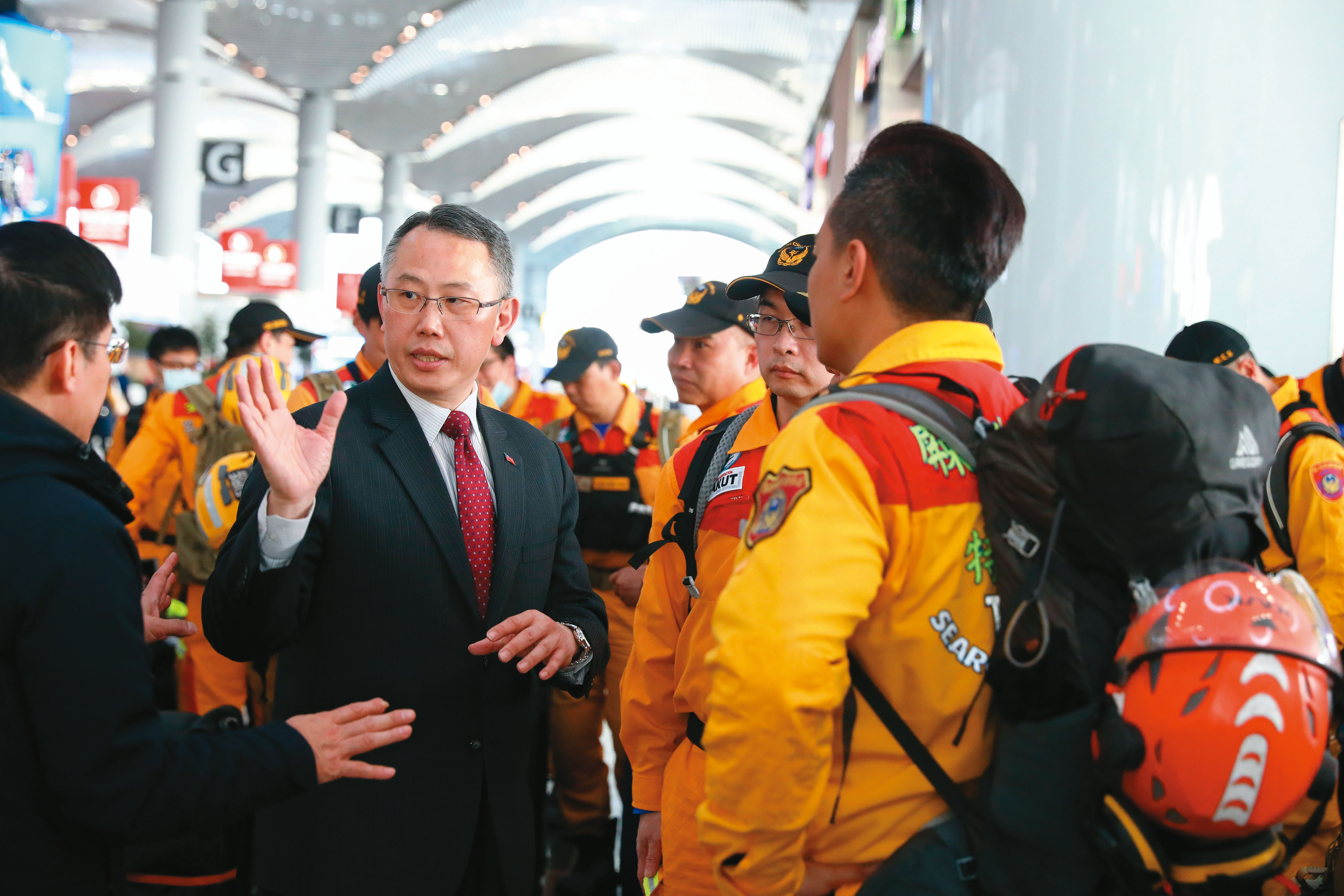 台灣駐土耳其代表黃志揚親自到伊斯坦堡機場,歡送台灣搜救隊。