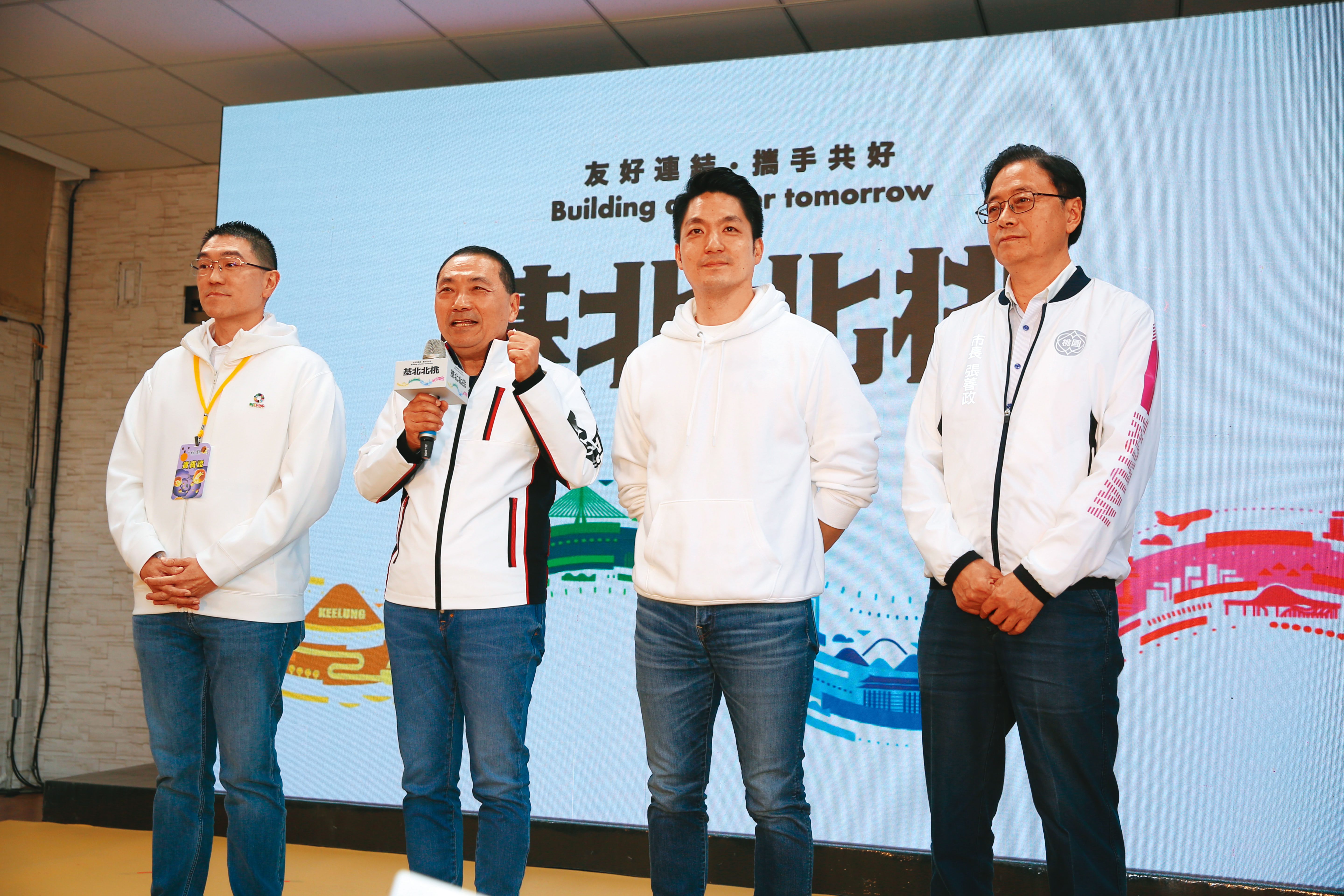 身為國民黨內最強諸侯的侯友宜,至今對參選總統態度曖昧,引起黨籍立委焦躁不安。圖為基北北桃市長合體成立交流平台。