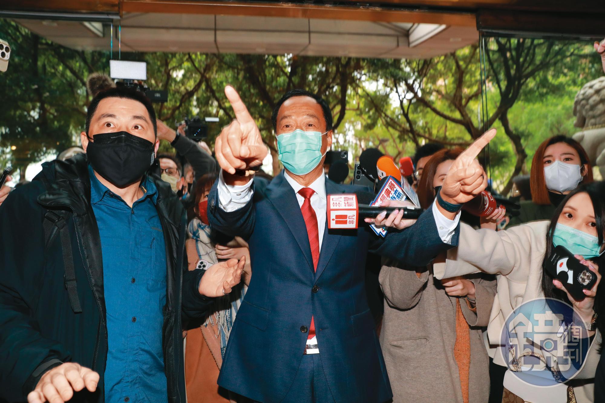 郭台銘爭取回國民黨選總統態度日趨明顯,14日赴宏國大樓拜會藍營本土派大老王金平。