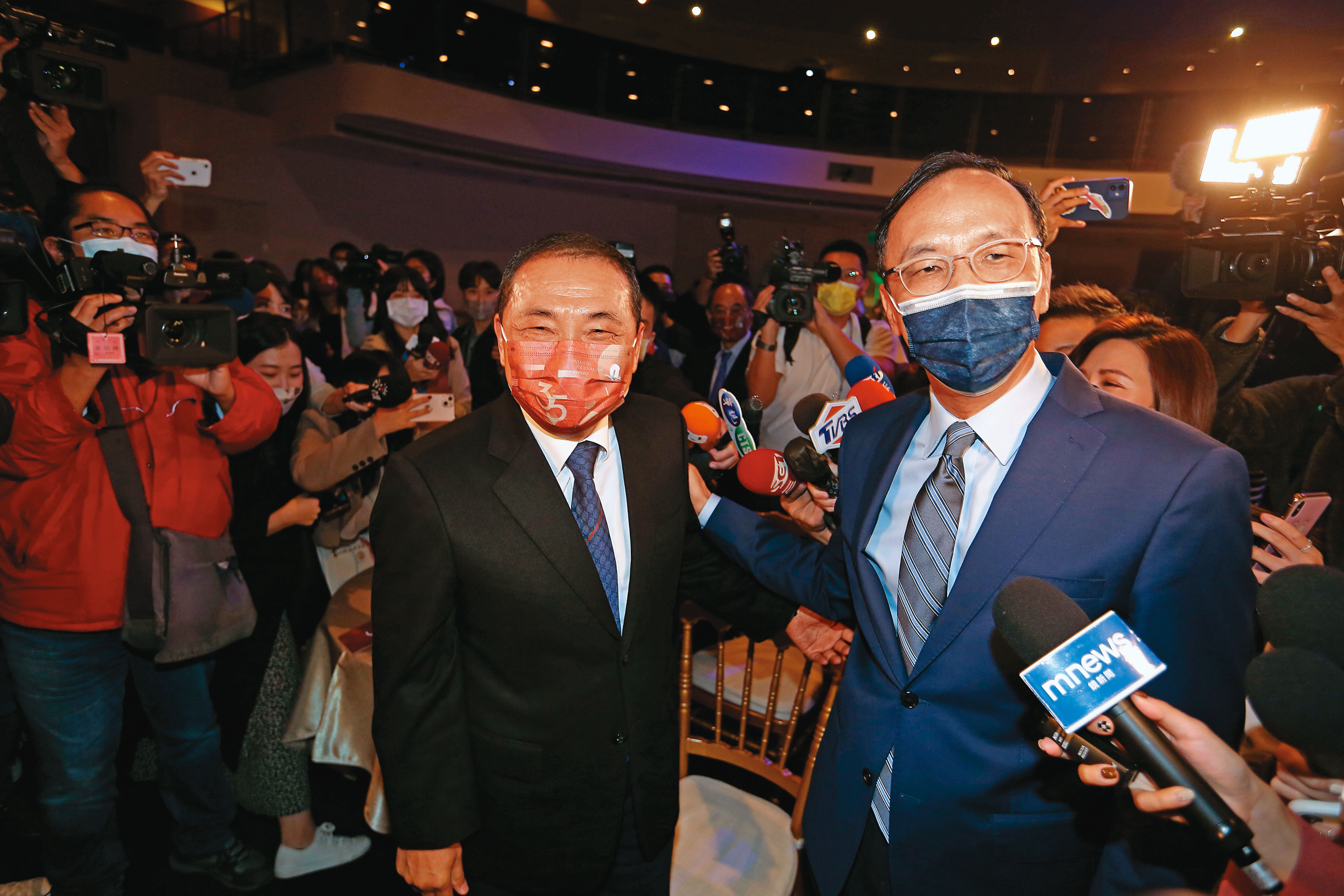 郭台銘躁進表態參選,意外打亂朱立倫布局選局的算盤,還一度掀起「卡侯」陰謀論。