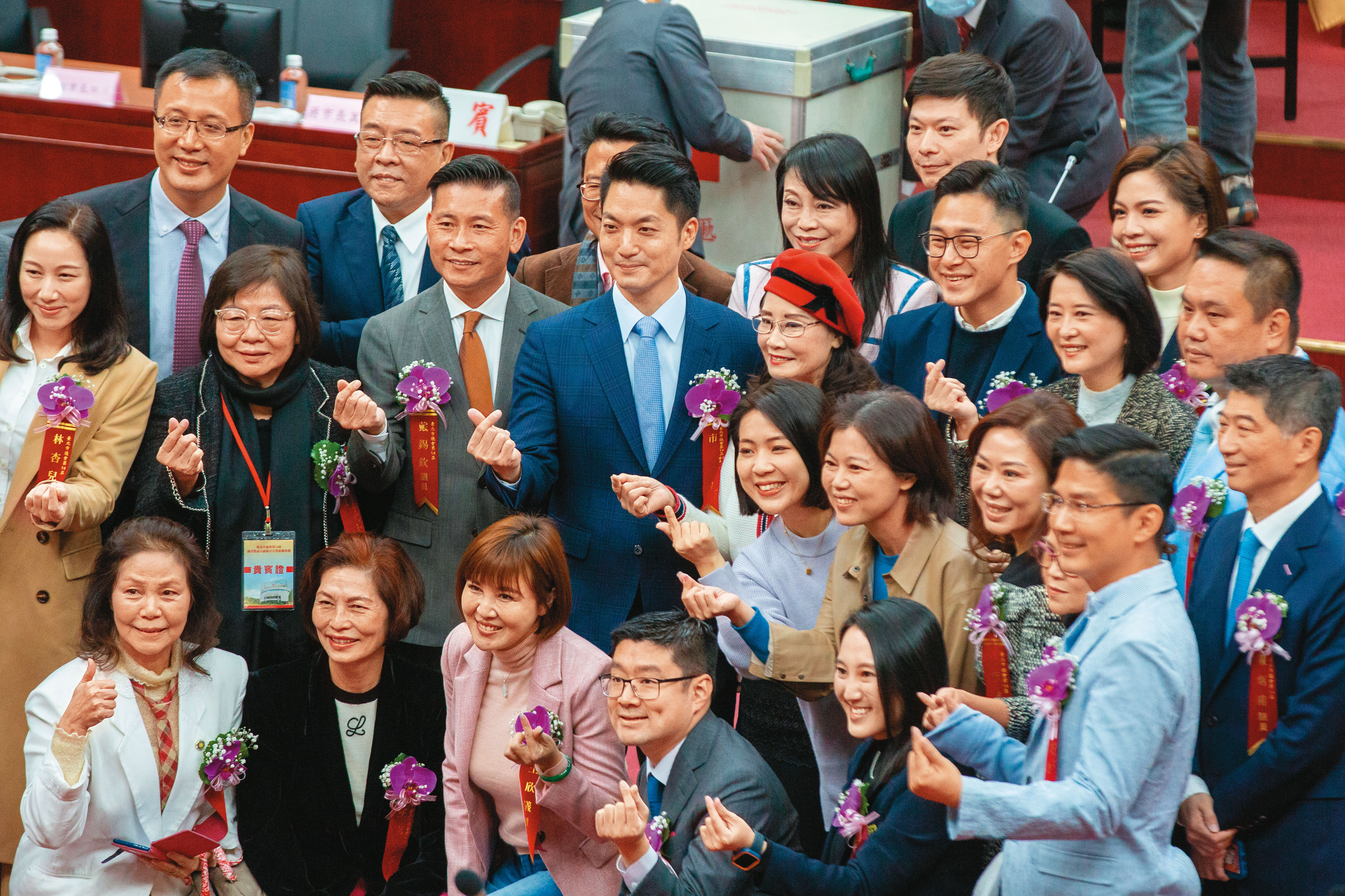 不少新上任議員近日表態爭取參選立委，引起挺侯派憂慮藍營是否會成「落跑集團」。