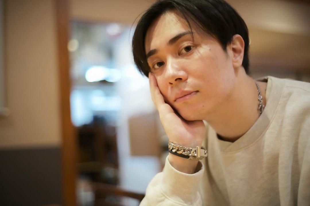 聲優鈴木達央爆出不倫且將動畫歌曲搶先給小三聽,慘遭多部動畫作品換角。(翻攝自鈴木達央Instagram)