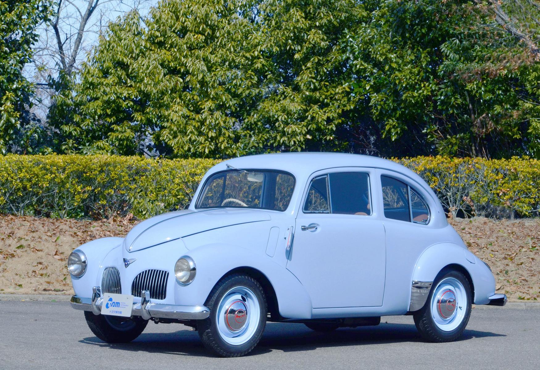 TOYOTA於1947發表了戰後首部乘用車款SA。