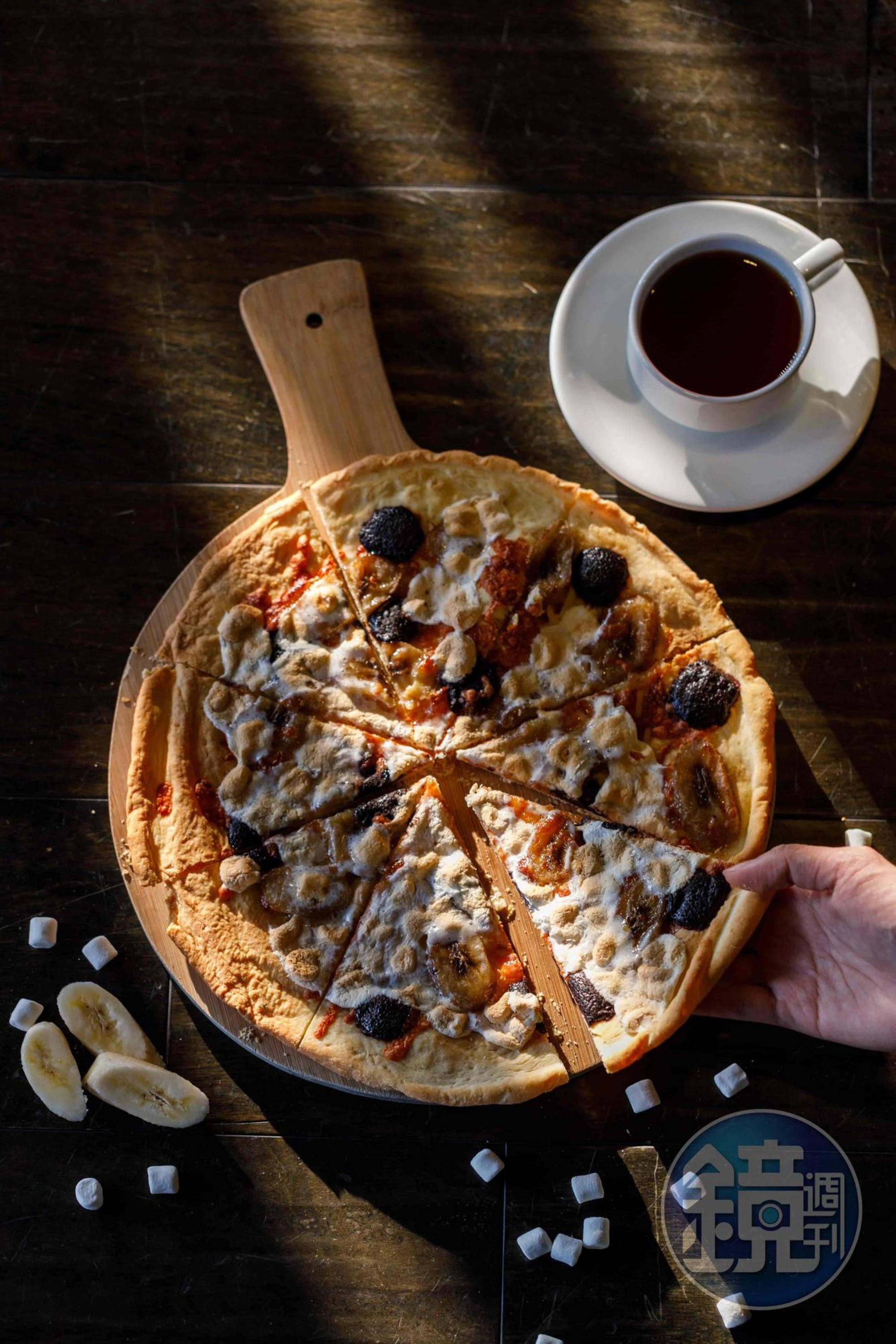 「香蕉巧克力pizza」的「蕉」氣飽滿,與台灣產苦甜巧克力合拍又不膩口。(220元/10吋)