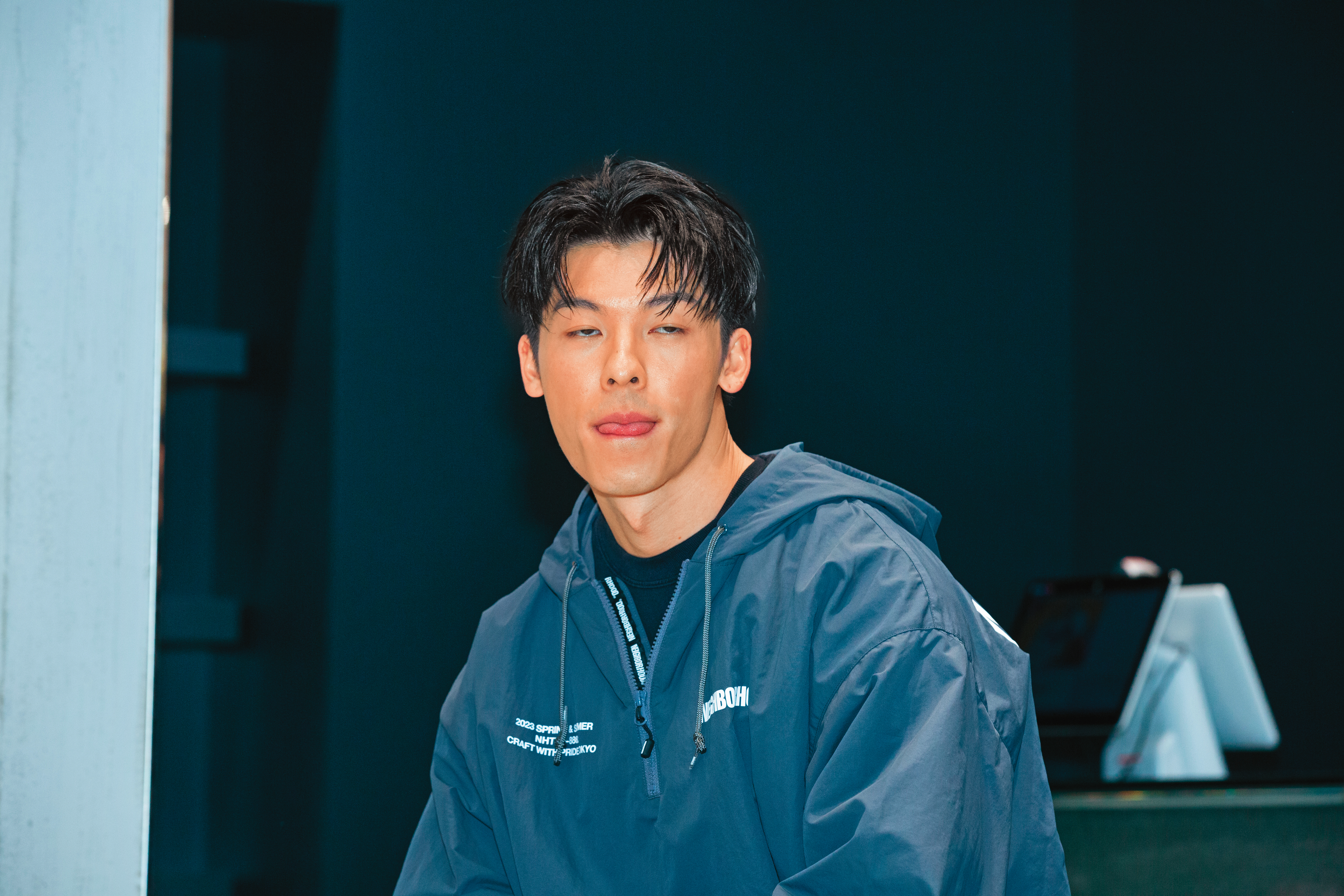 許光漢被拱放送「福利」回饋粉絲，讓他一臉「傻眼貓咪」。