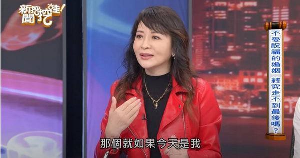 女星蔣萍在節目分享朋友「嫂嫂是老公的前女友」的故事。(翻攝自節目《新聞挖挖哇》YouTube)
