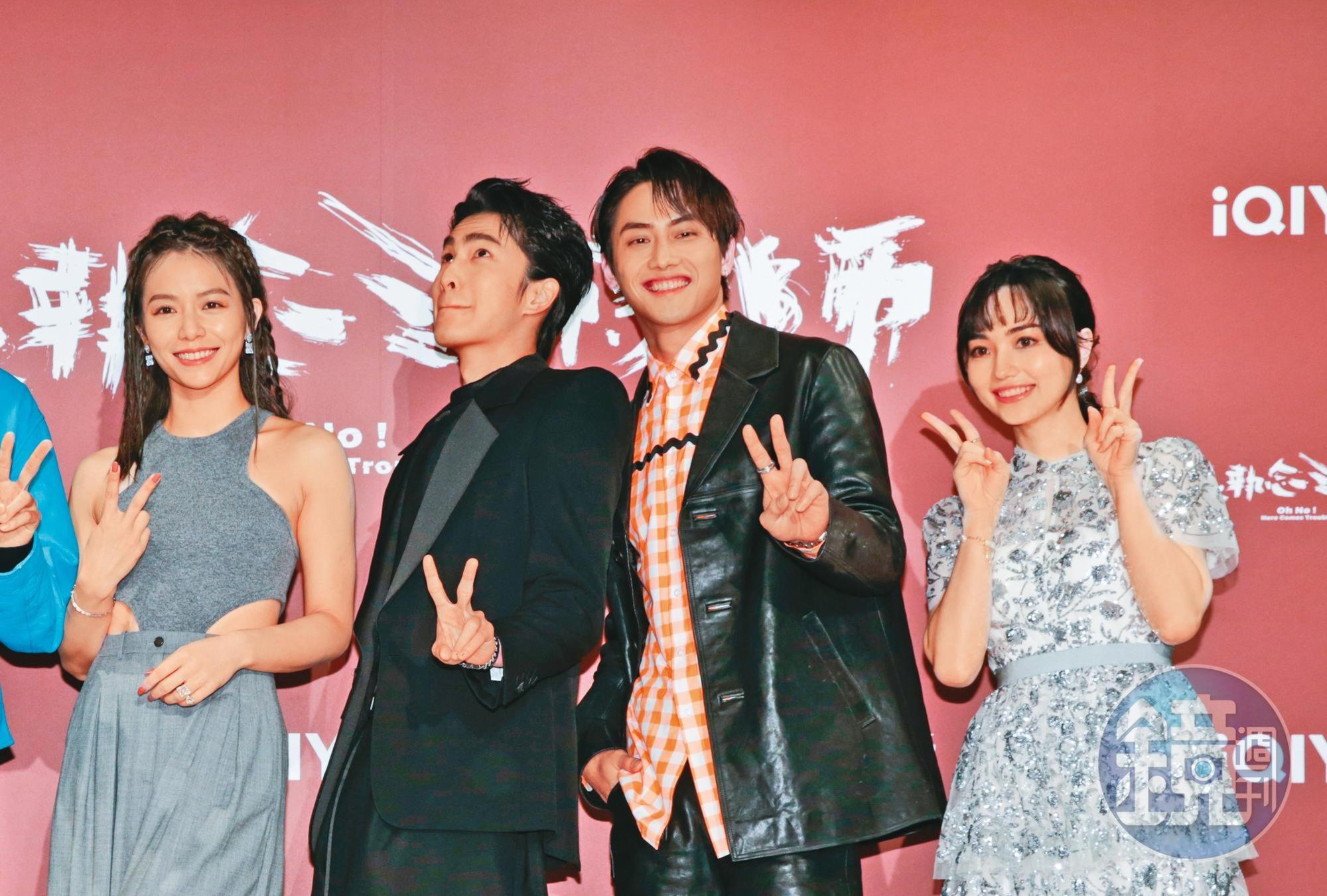 曾敬驊(左2)、范少勳(右2)大誇黑嘉嘉(右1)的美顏,宋芸樺(左1)則成搞笑擔當,人家也美好嘛!