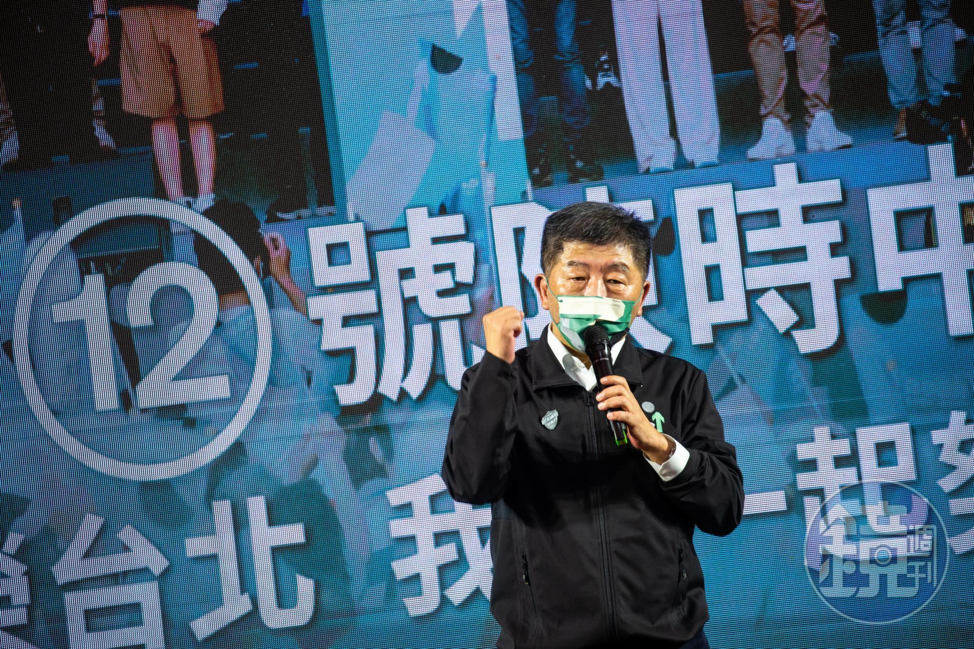 陳時中去年參選台北市市長時，選舉布條遭毀。（本刊資料照）
