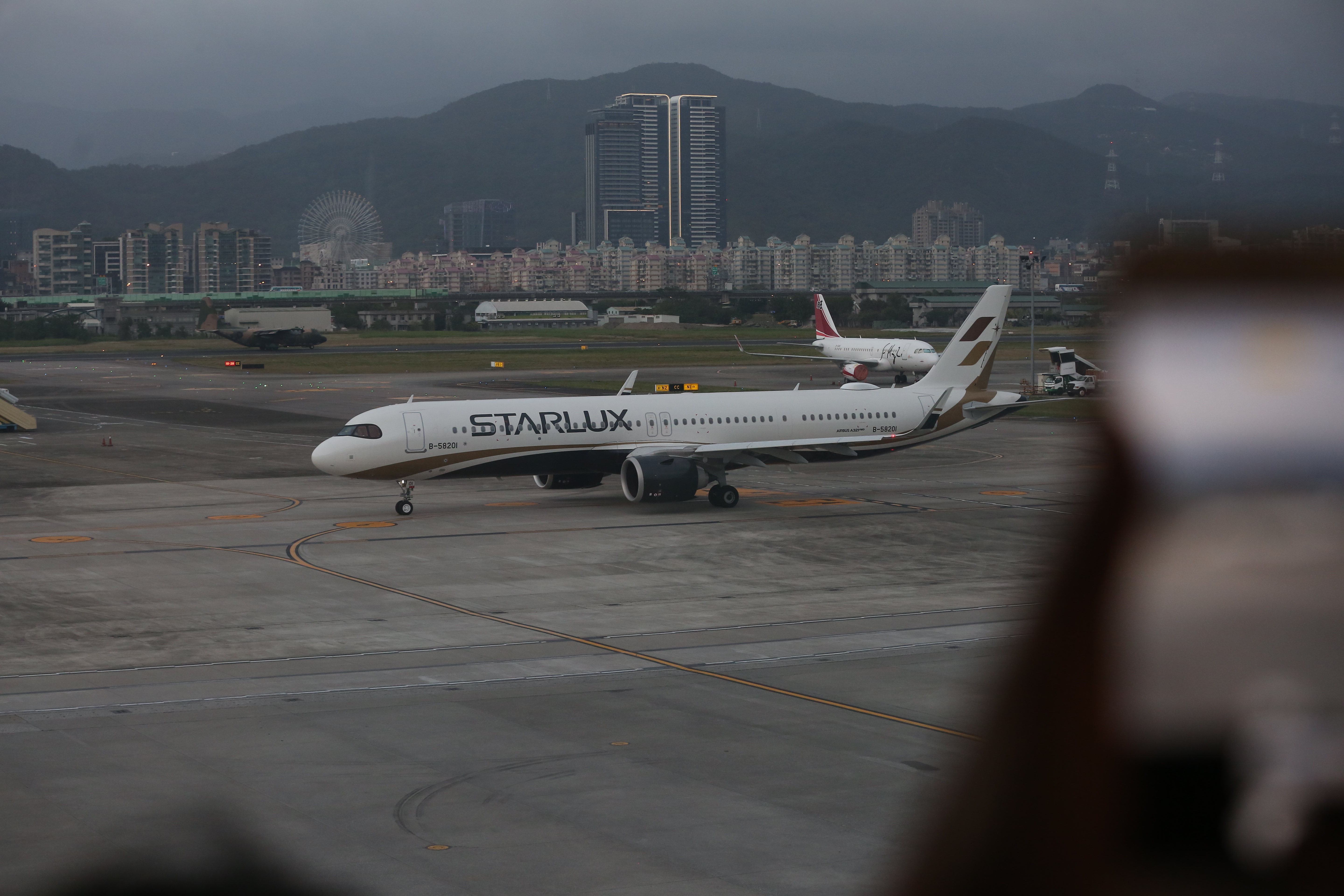 被封為新一代航空股王的興櫃股星宇航空（2646），股價從13日收盤價19.55元一路飆漲，昨（20日）更一度上看50.5元。示意圖。（本刊資料照）