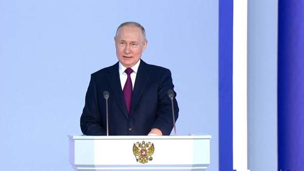 普丁入侵烏克蘭週年最新演說「西方的和平是詐欺」。（翻自BBC）