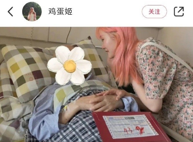 鄭靈華不堪網路霸凌，網友還人身攻擊抨擊她的爺爺，最後憂鬱症復發輕生離世。（翻攝微博@習五一）