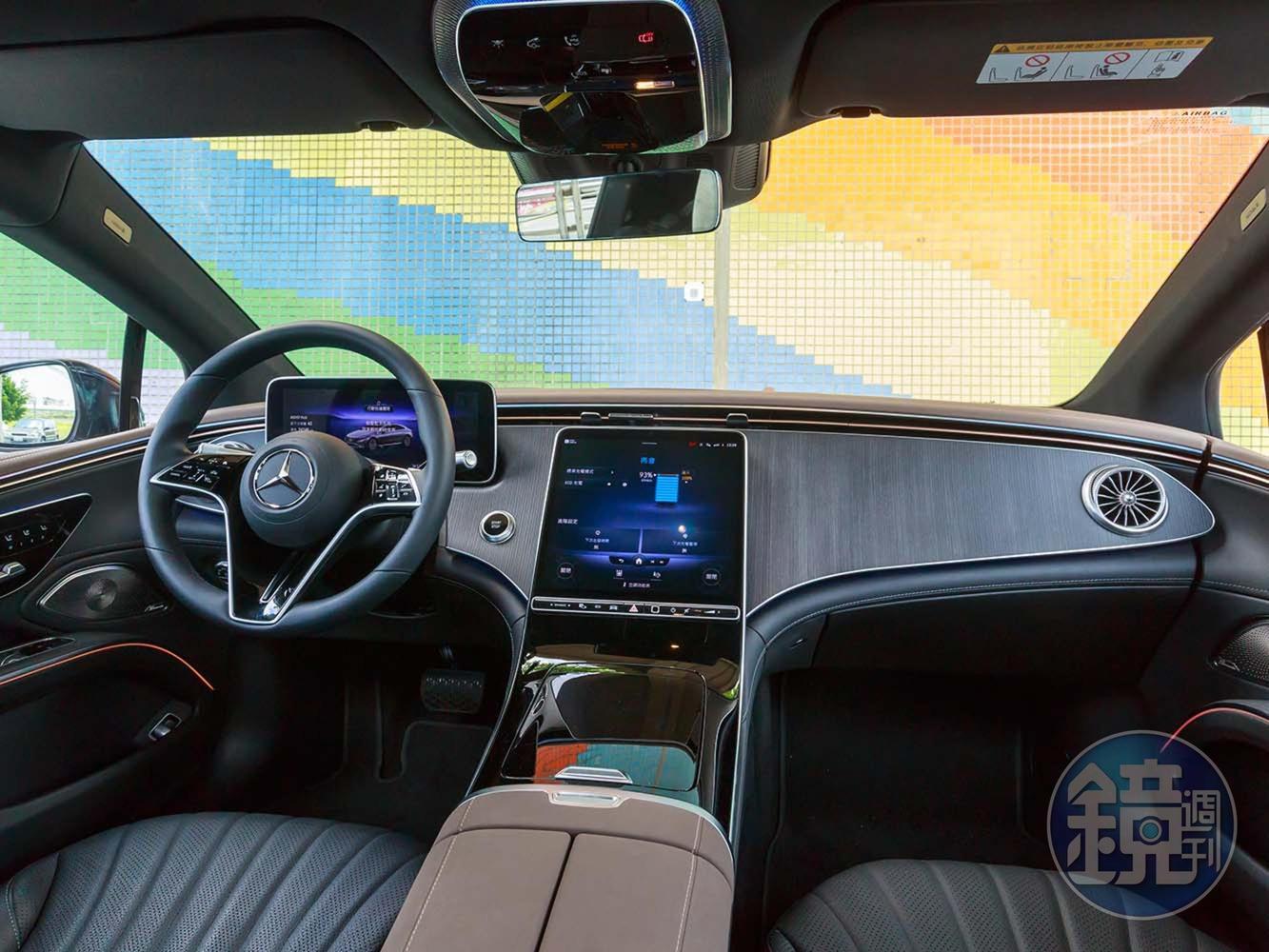 車內鋪陳採用新世代Mercedes的設計。