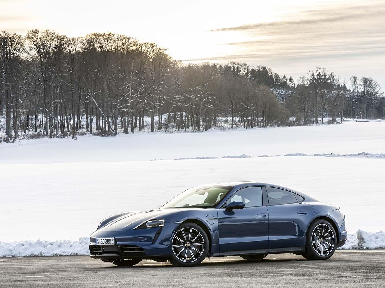 PORSCHE Taycan 4S