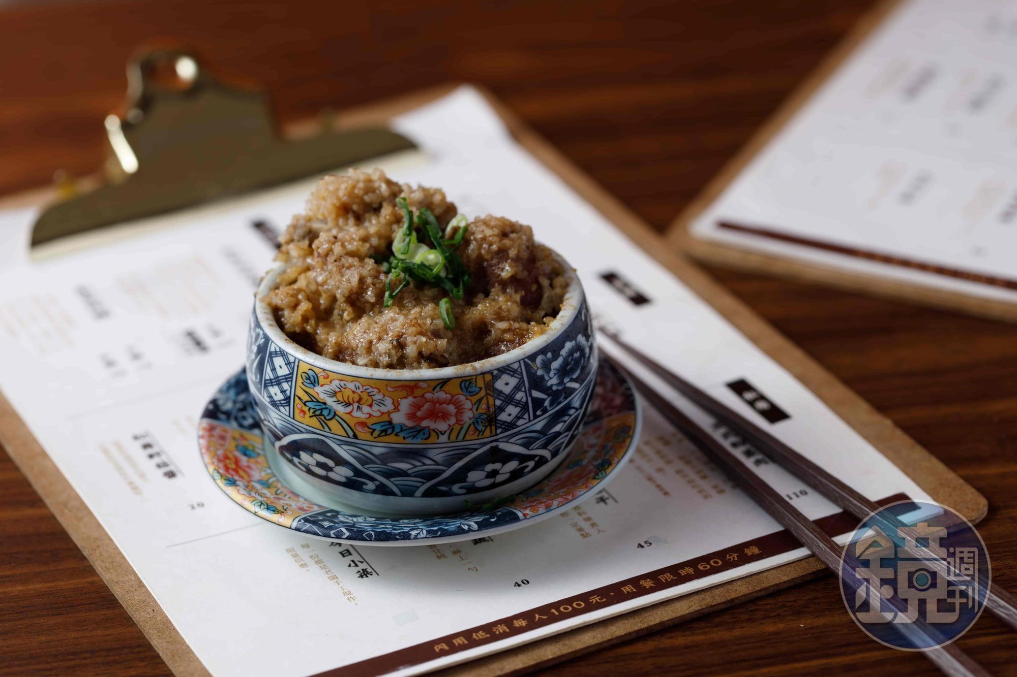嚴選小腩排,並以長時間小火蒸煮的「王氏粉蒸肉」汁多味濃不油膩。(110元/份)