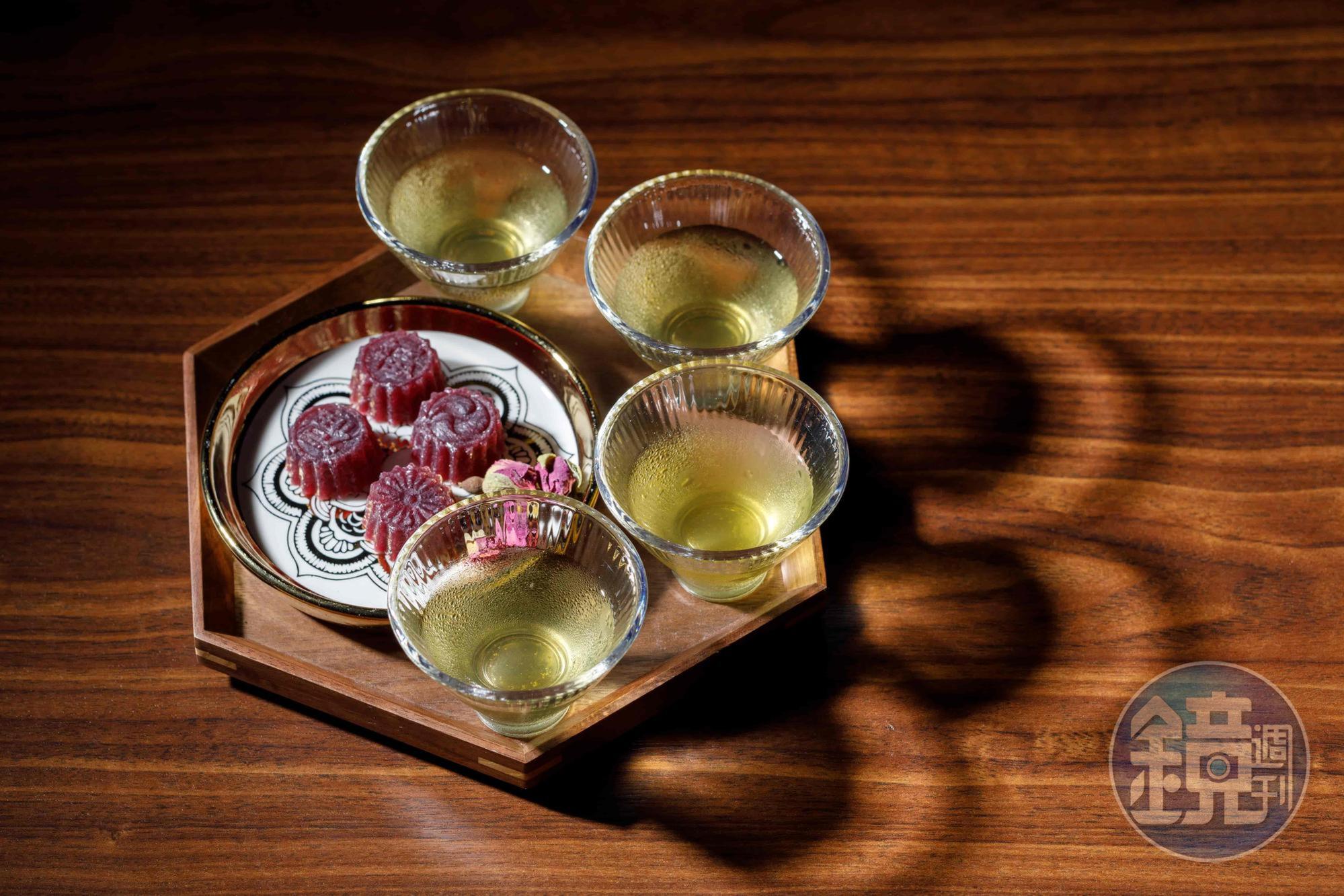 「薄荷糖綠茶」shot組,搭配了手工紅酒玫瑰琥珀糖,涼感中琥珀糖的甜香更清新。(600元/組)