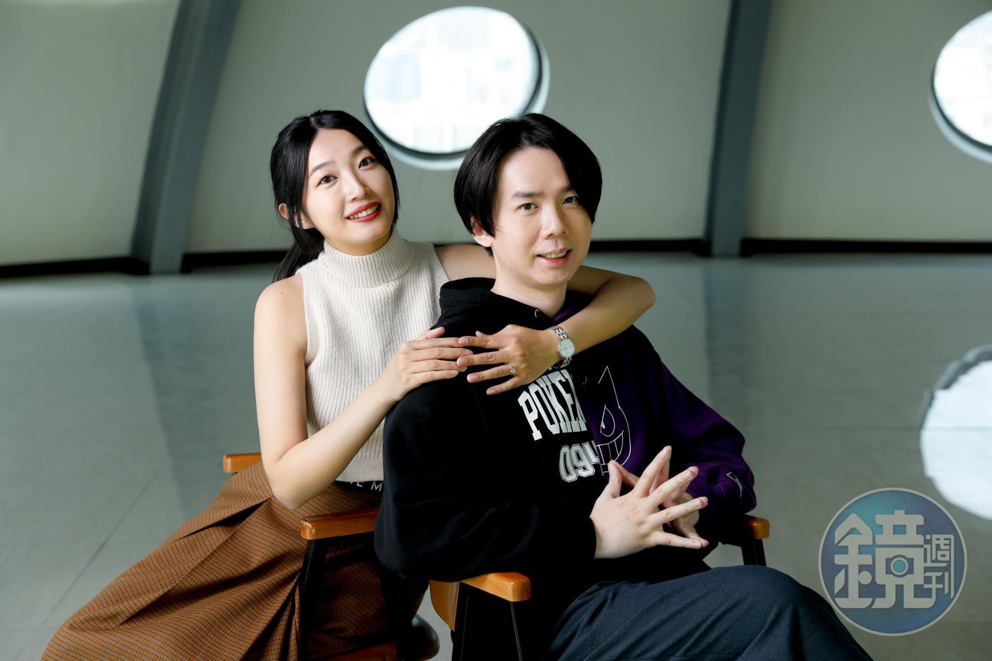 賴惟智（右）與妻子彭莉婷（左）合力孵育《成為奪心魔之必要》，兩人特別感謝「未來數位」社長韓京岳的協助。