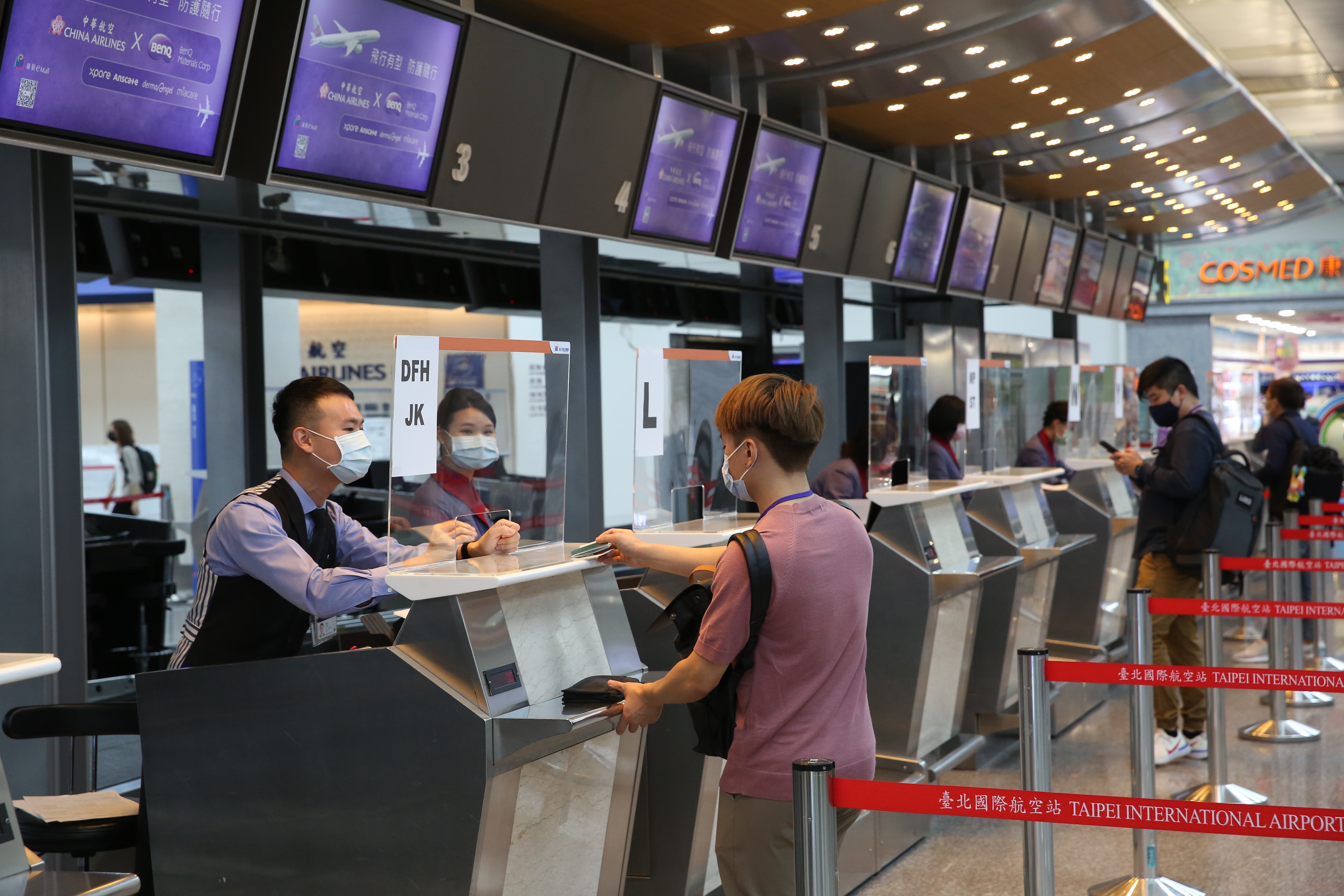 交通部為復甦國內觀光，部長王國材今（22）日表示，來台自由行旅客有機會獲得5,000元消費金，旅行社送客來台每團可獎助1至2萬元。（資料照）