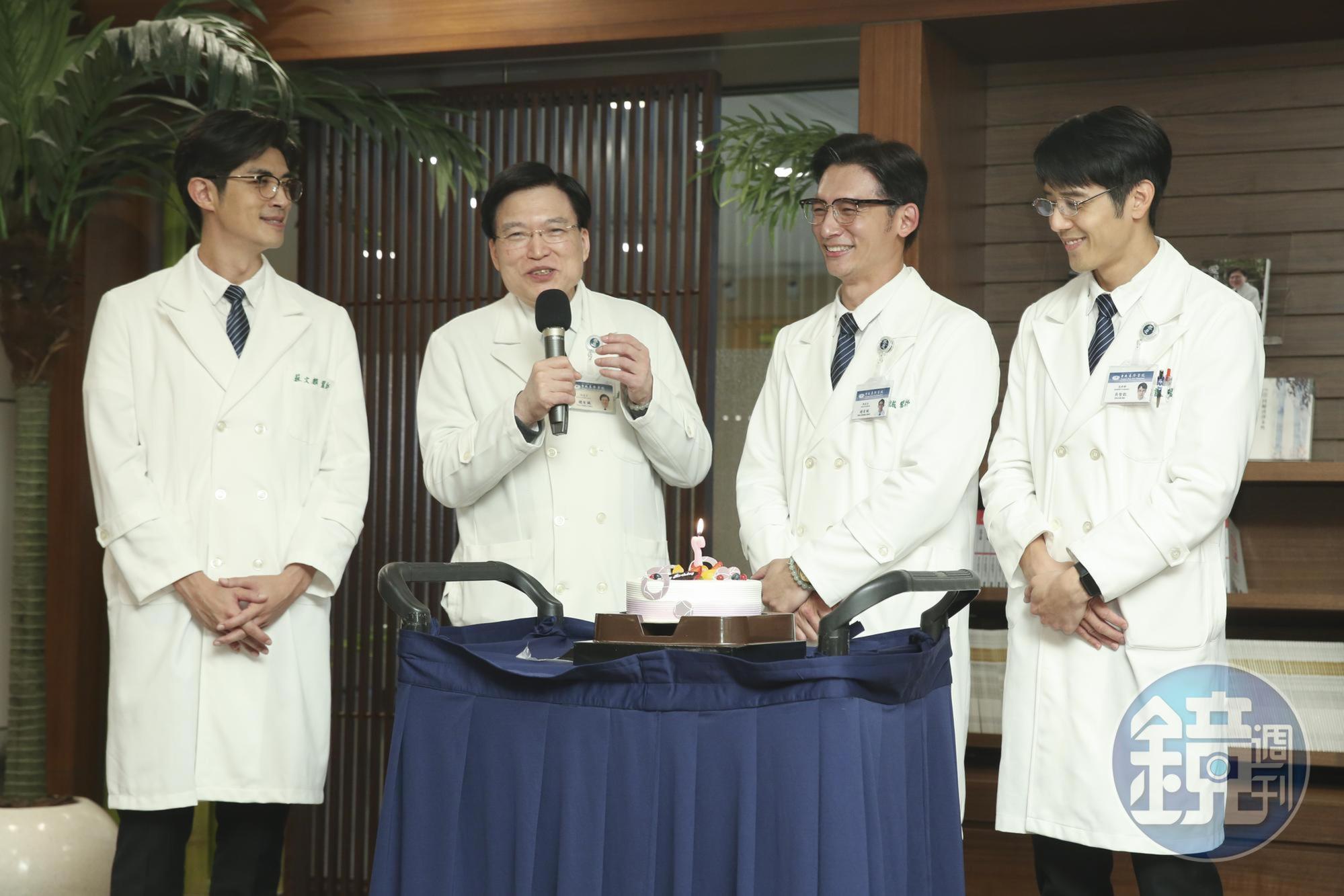 温昇豪今天客串演出大愛新戲《打怪任務》在片場過生日。