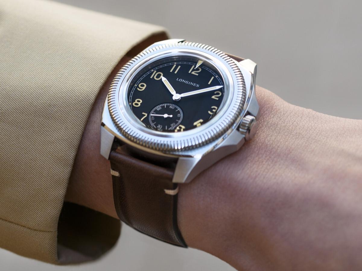 浪琴發表復刻飛行錶Pilot Majetek,源自1935年為捷克斯洛伐克空軍製作的軍規錶款,然而設計上做了更現代的詮釋。定價約NT$124,500。