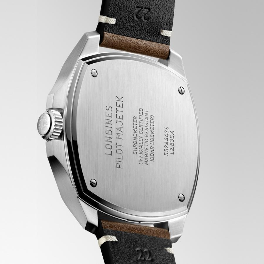 LONGINES 浪琴 Pilot Majetek 復刻飛行錶,錶背為實心底蓋。