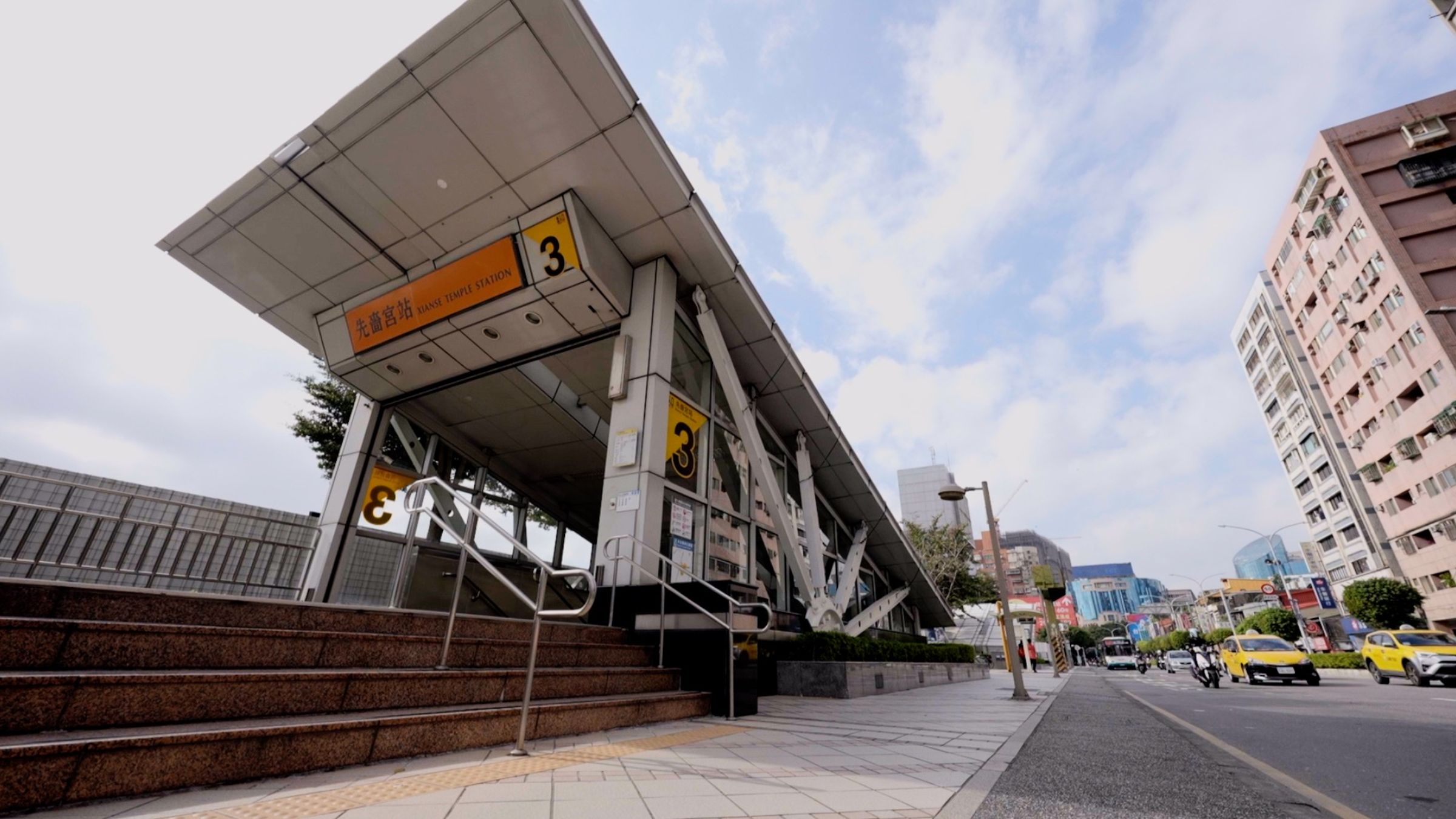 都廳大院鄰近先嗇宮捷運站，輕鬆串聯六條捷運。