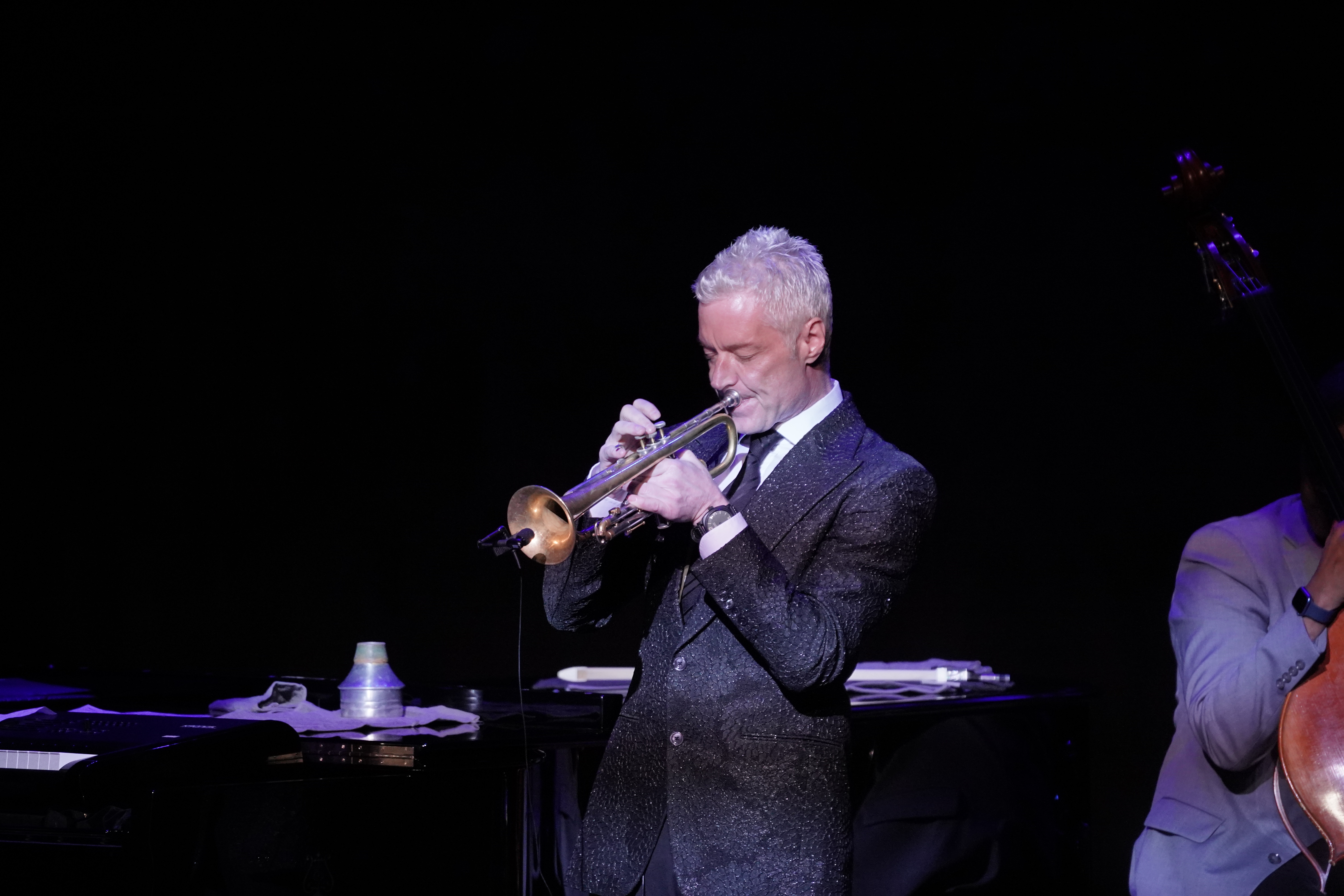 克里斯伯堤的現場演出較外放，深刻表現樂曲的浪漫情韻。（牛耳藝術提供）