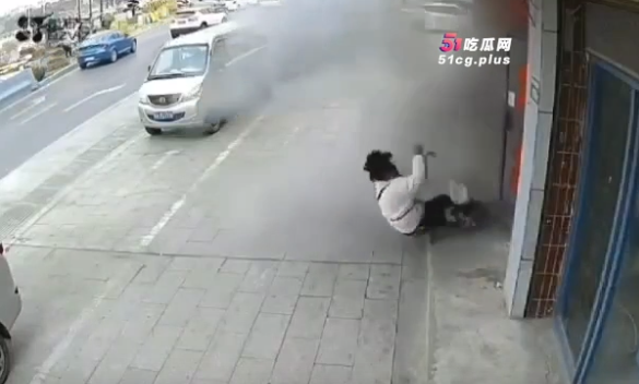 沒想到一開門就發生氣爆。（翻自微博）