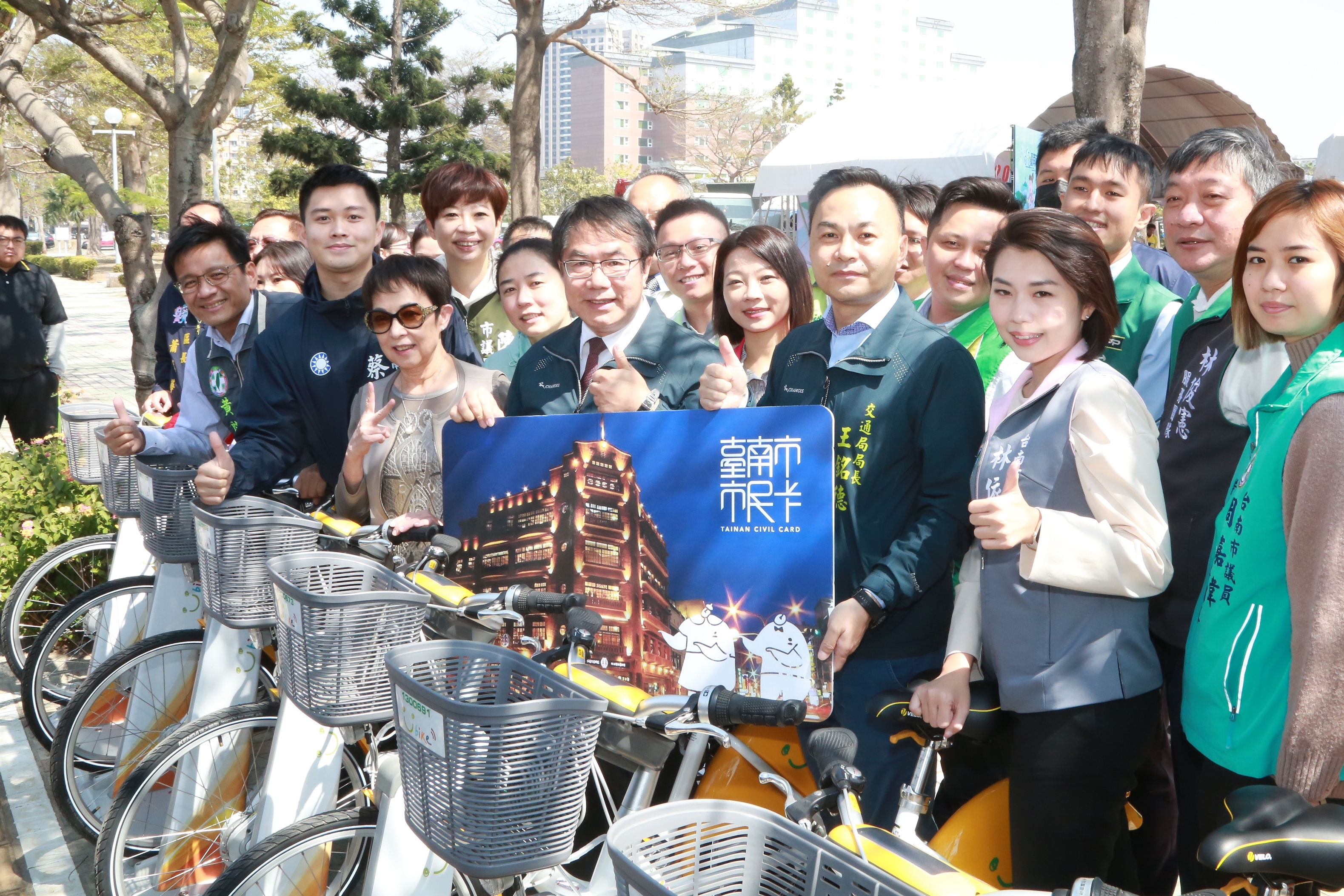 台南市長黃偉哲力促要加快設點的速度，預計在今年11月底完成300站、明年底前完成500站。（台南市政府提供）