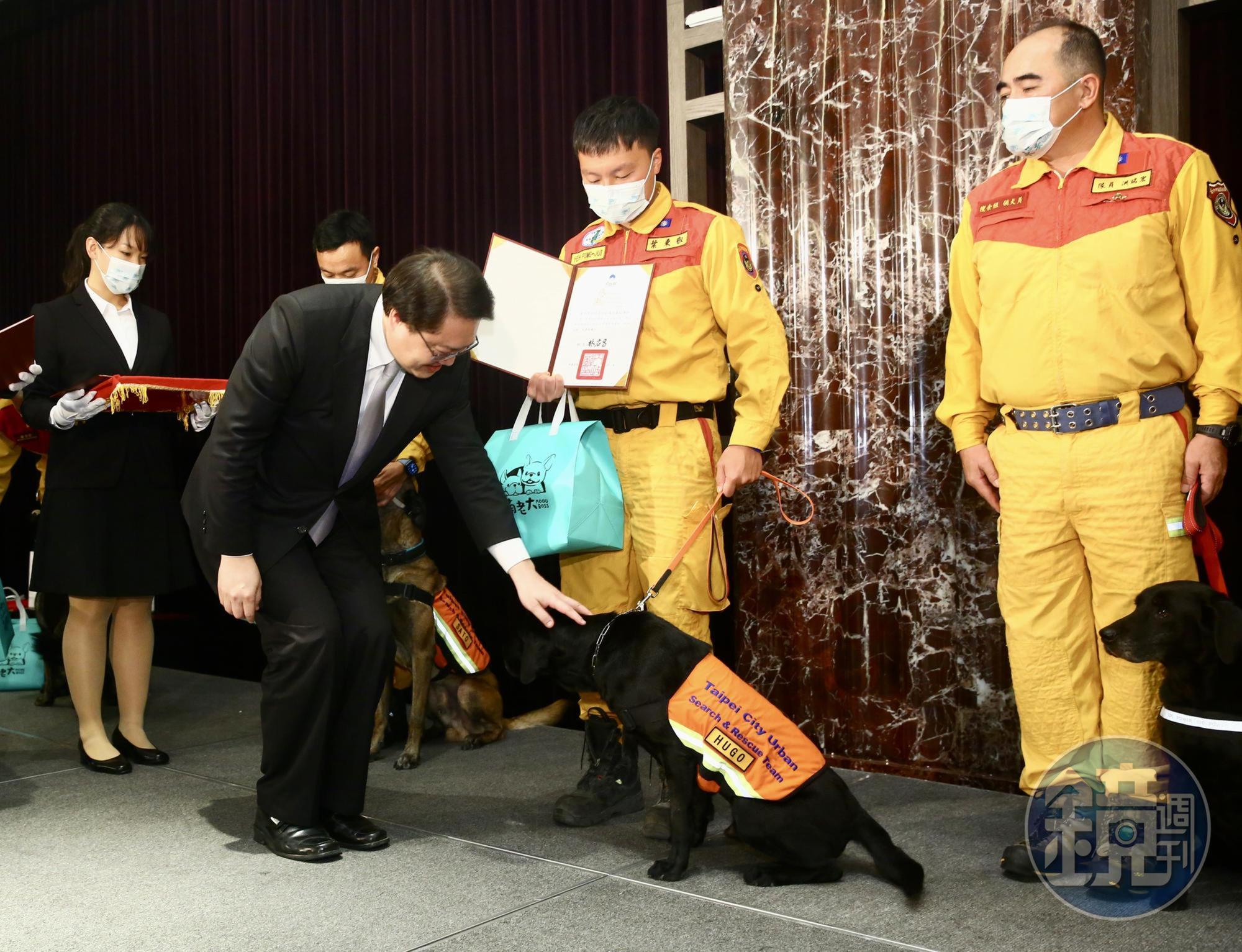 內政部長林右昌於今（23）日中午於喜來登飯店設宴感謝台灣搜救隊赴土耳其跨國救援。