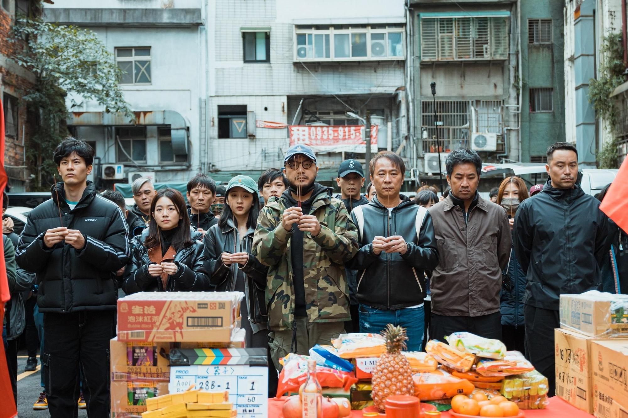 《器子》因疫情兩度延拍，日前終於召集主要演員於基隆開鏡。（華映提供）