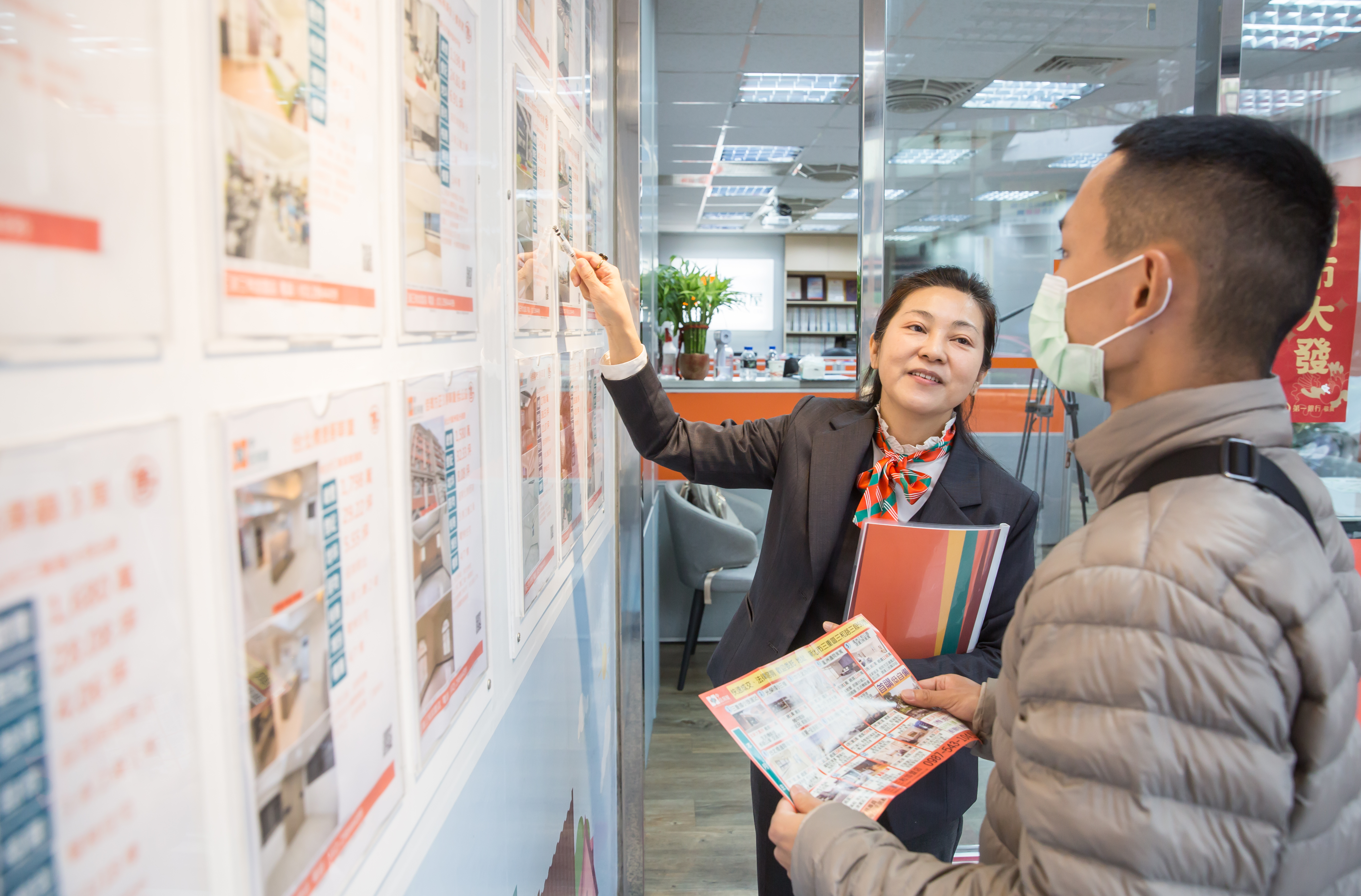 房價鬆動，擔心買在高點的民眾，不妨投資REITs ETF當包租公。