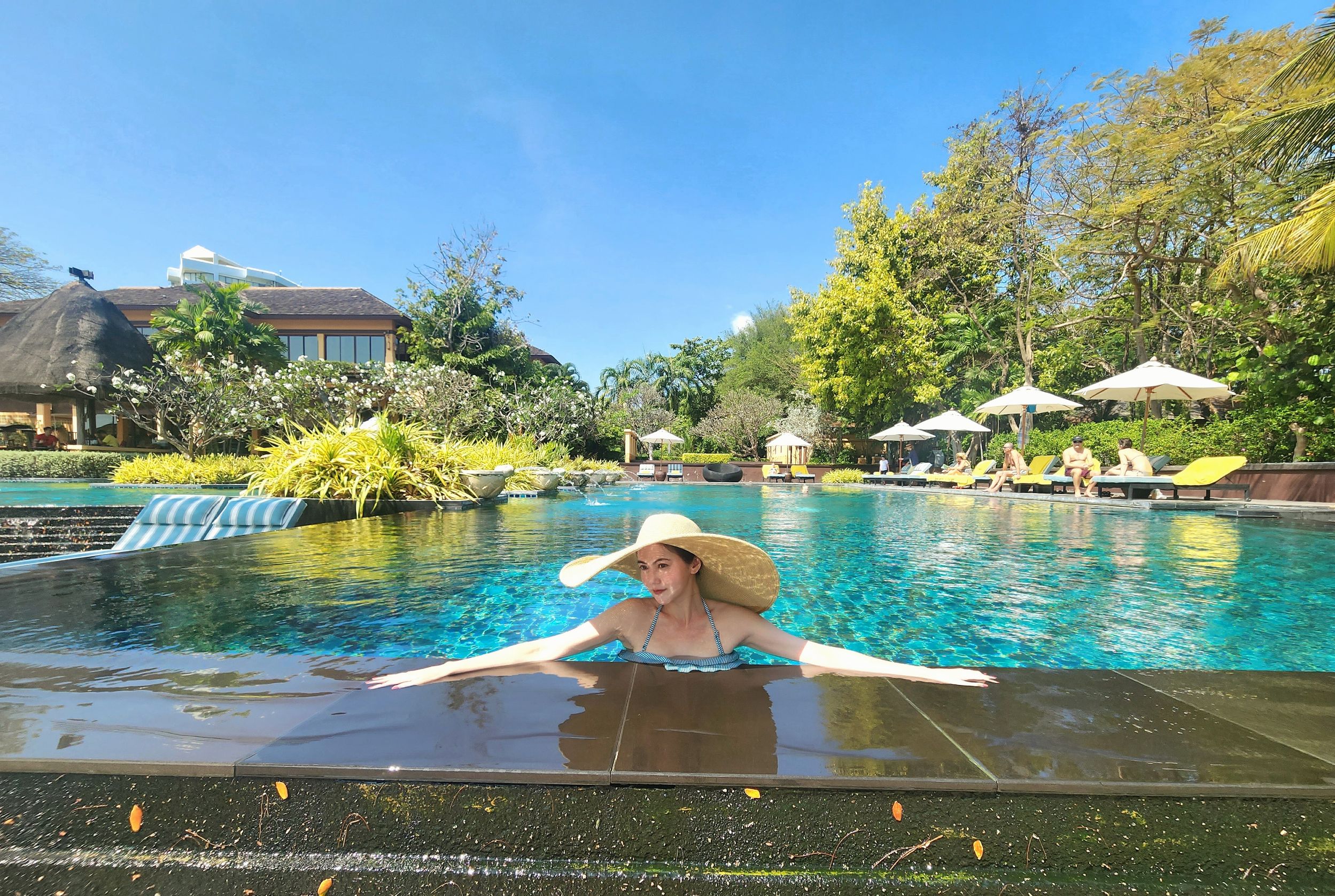 簡沛恩日前去曼谷體驗Skywalk快感。（楠軒工作室提供）