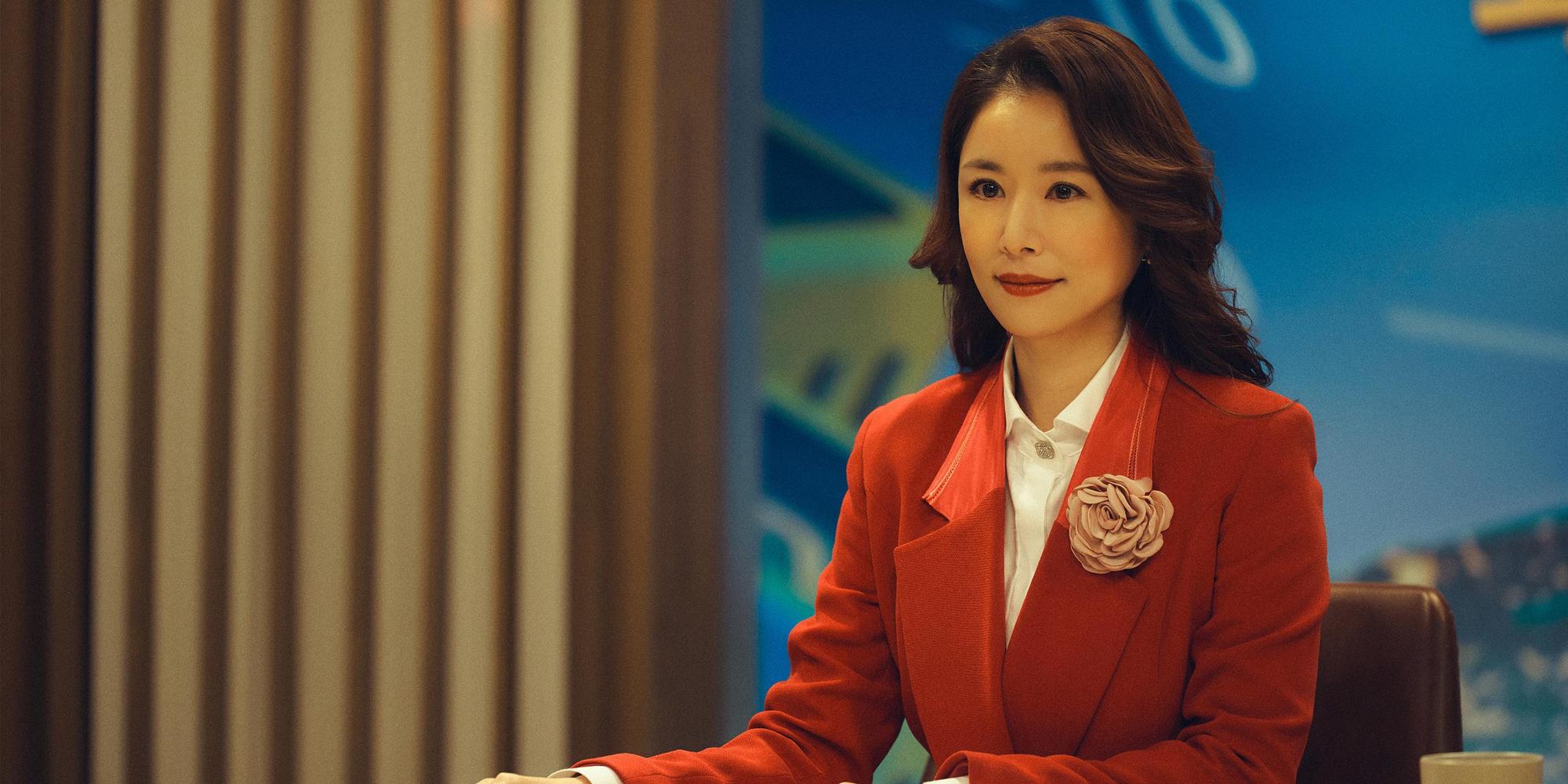 林心如在《模仿犯》飾演強勢當家主播「姚雅慈」。(Netflix提供)
