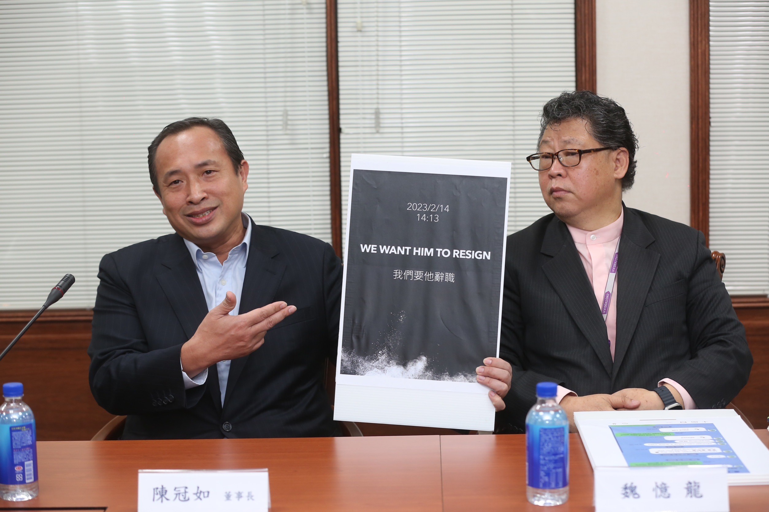 國票金董事魏憶龍、耐斯二代陳冠如一同召開記者會，指控子公司人事案是密謀撤換。