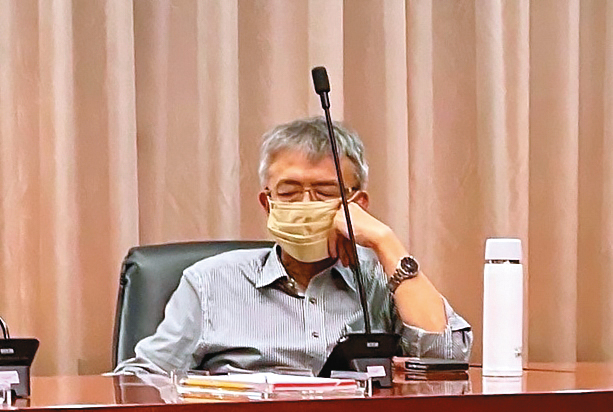 運安會政風室近日調閱會議畫面，企圖找出拍攝楊宏智（圖）打瞌睡的吹哨者。（讀者提供）