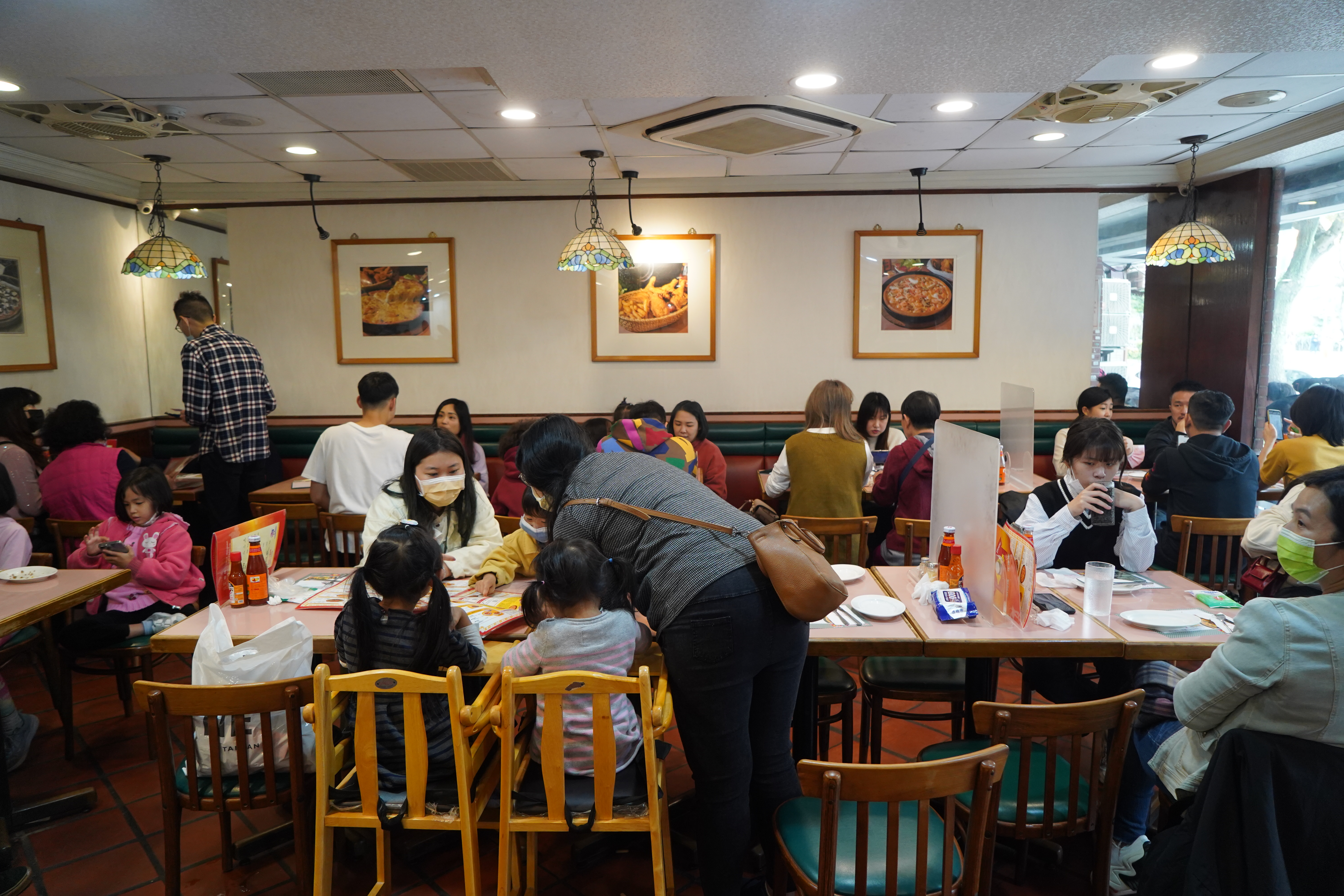 「蘇阿姨比薩屋」的客群橫跨各世代，尤其受到學生歡迎。