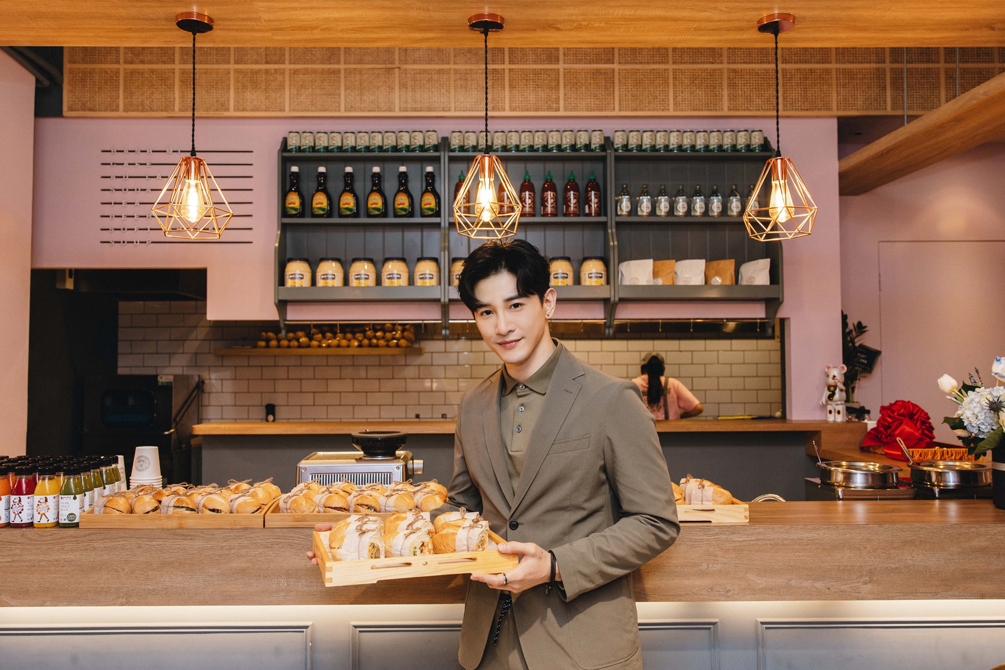 張立昂去年初開了越式三明治店。（翻攝自臉書）