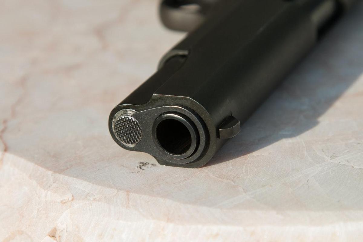 美國驚傳一名5歲男童在家中不慎接觸到槍枝,結果自轟頭部死亡。(示意圖,Pexels)