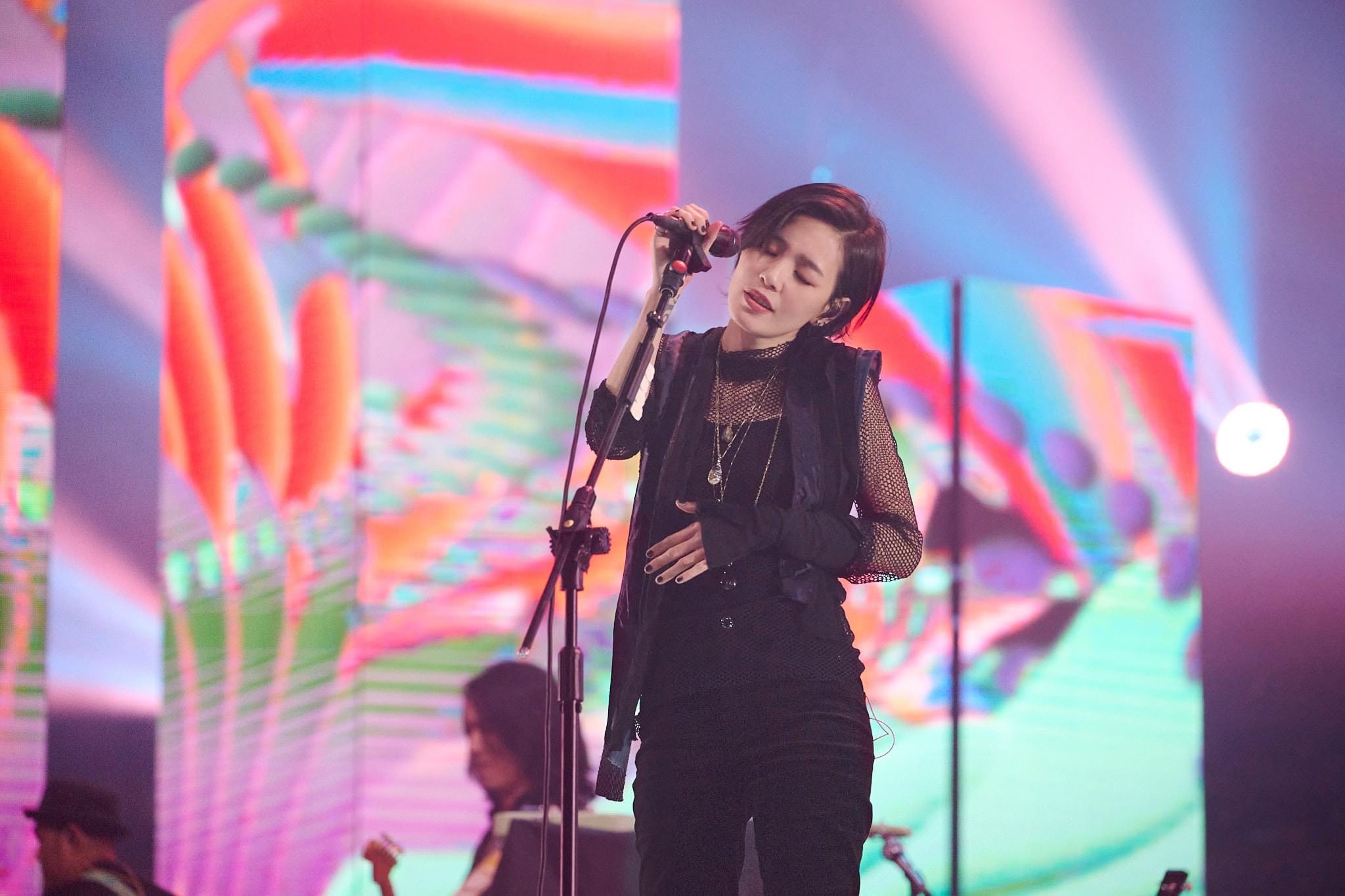 安溥因不明原因肩頸至全手劇烈疼痛。（翻攝自聯成娛樂）