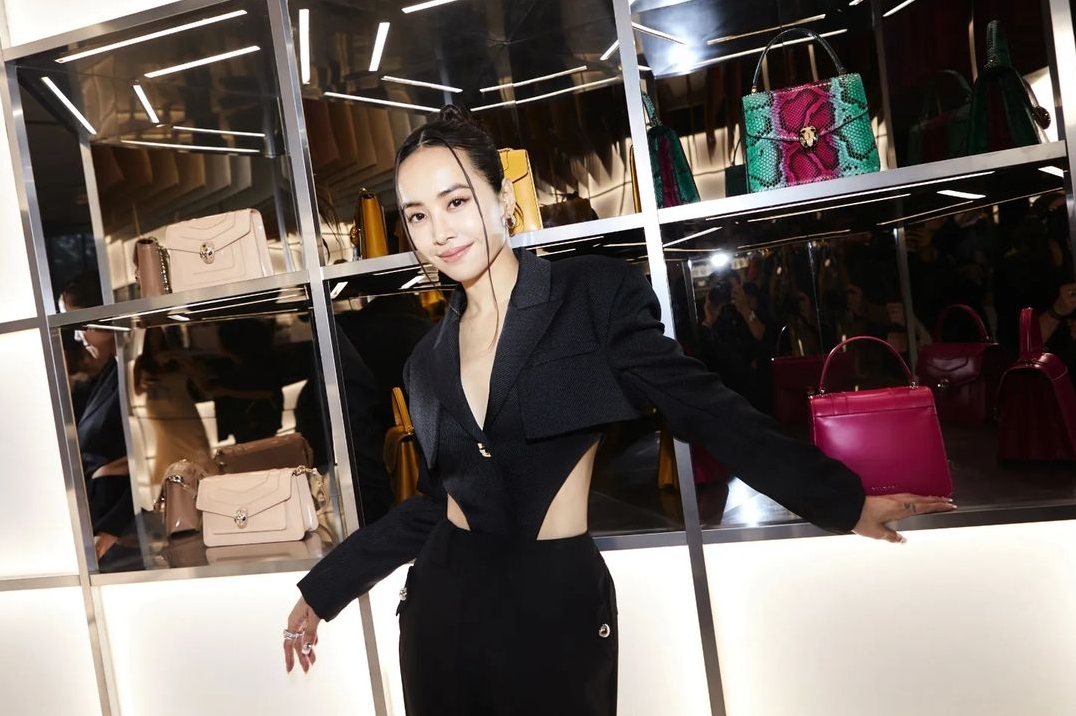 蔡依林身為寶格麗(BVLGARI)大中華區代言人,胸前深V、露出小蠻腰盛裝出席米蘭時裝週秀場。(翻攝自蔡依林IG)