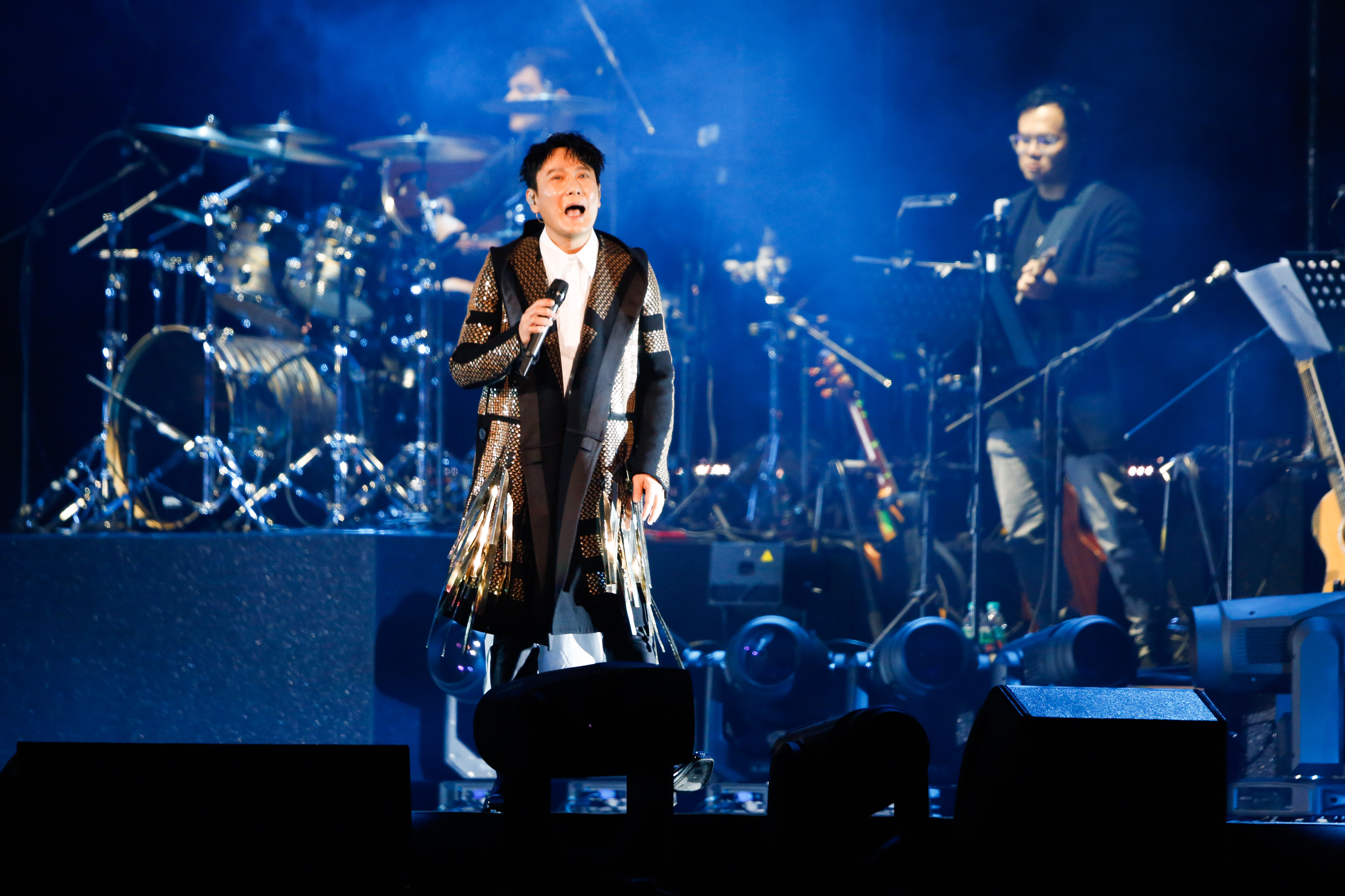 信哲在小巨蛋舉辦《未來式2.0》世界巡迴演唱會。