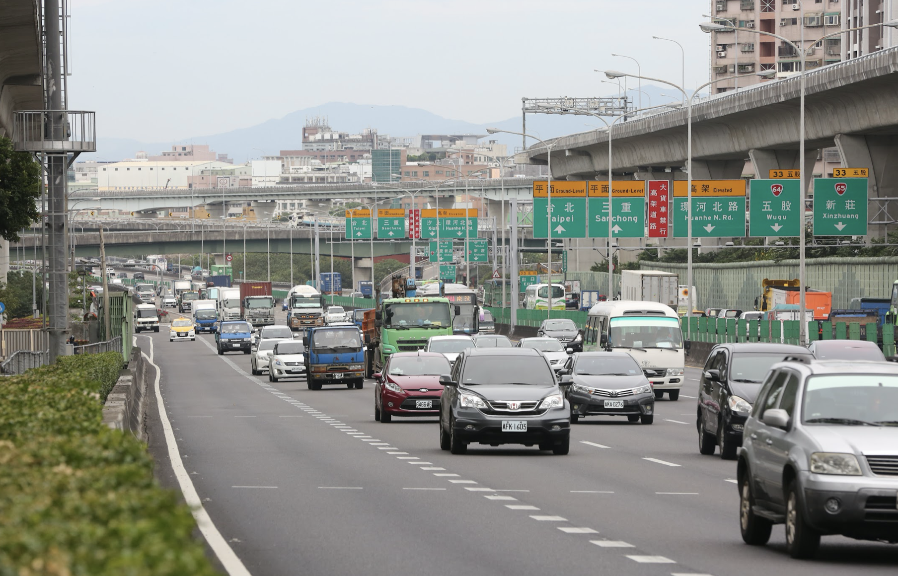 高公局預估今（26）日起已有北返車潮，提醒避開17處地雷路段。（資料照）