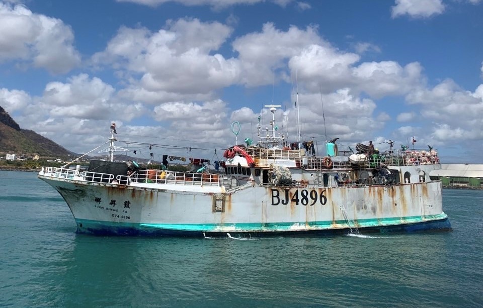 「聯昇發」漁船在印度洋失聯，模里西斯詢問翻覆船體，卻未發現船員蹤跡。（漁業署提供）