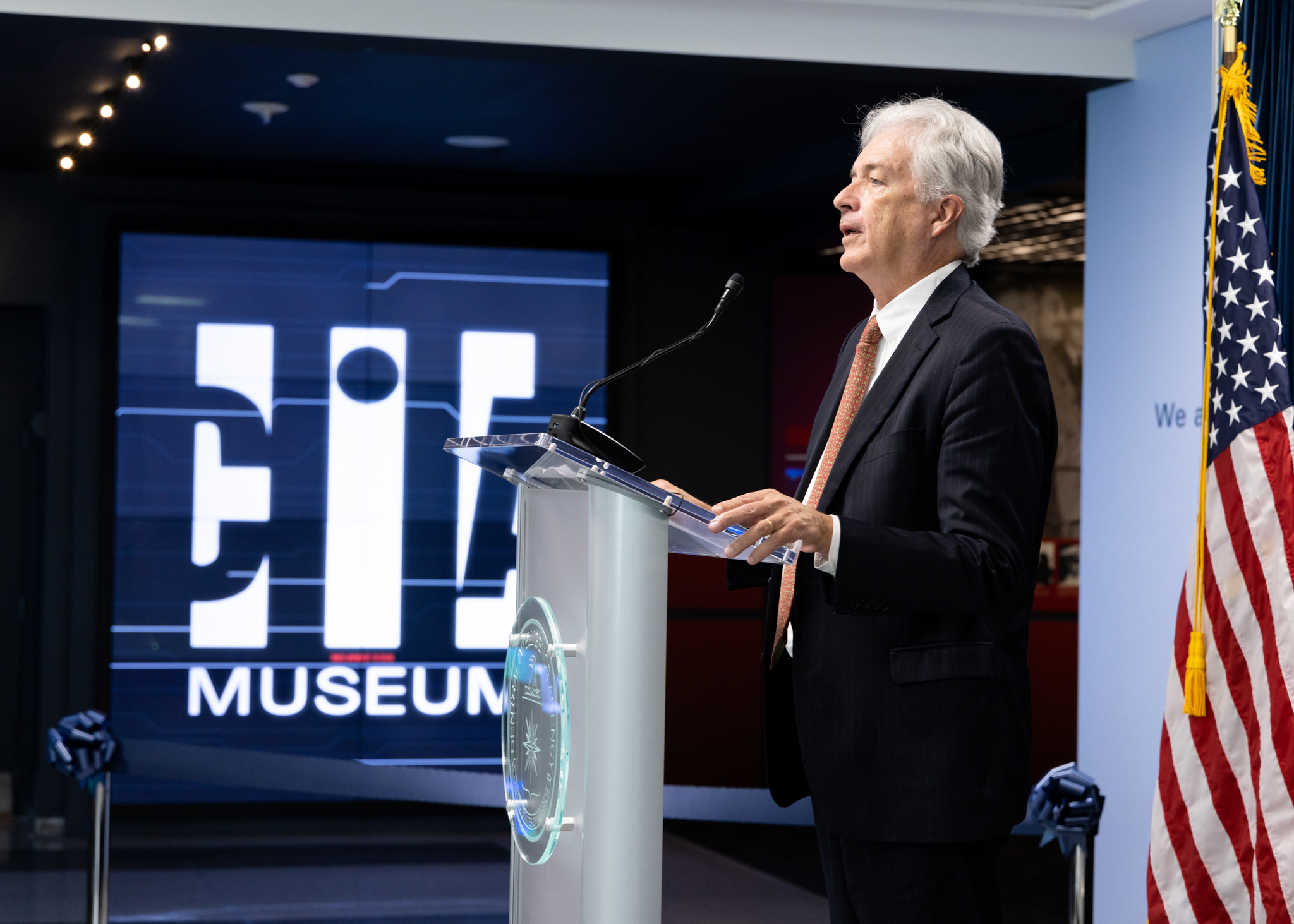 美國中央情報局局長伯恩斯表示，中國正在考慮提供俄羅斯致命武器。（翻攝自CIA臉書）